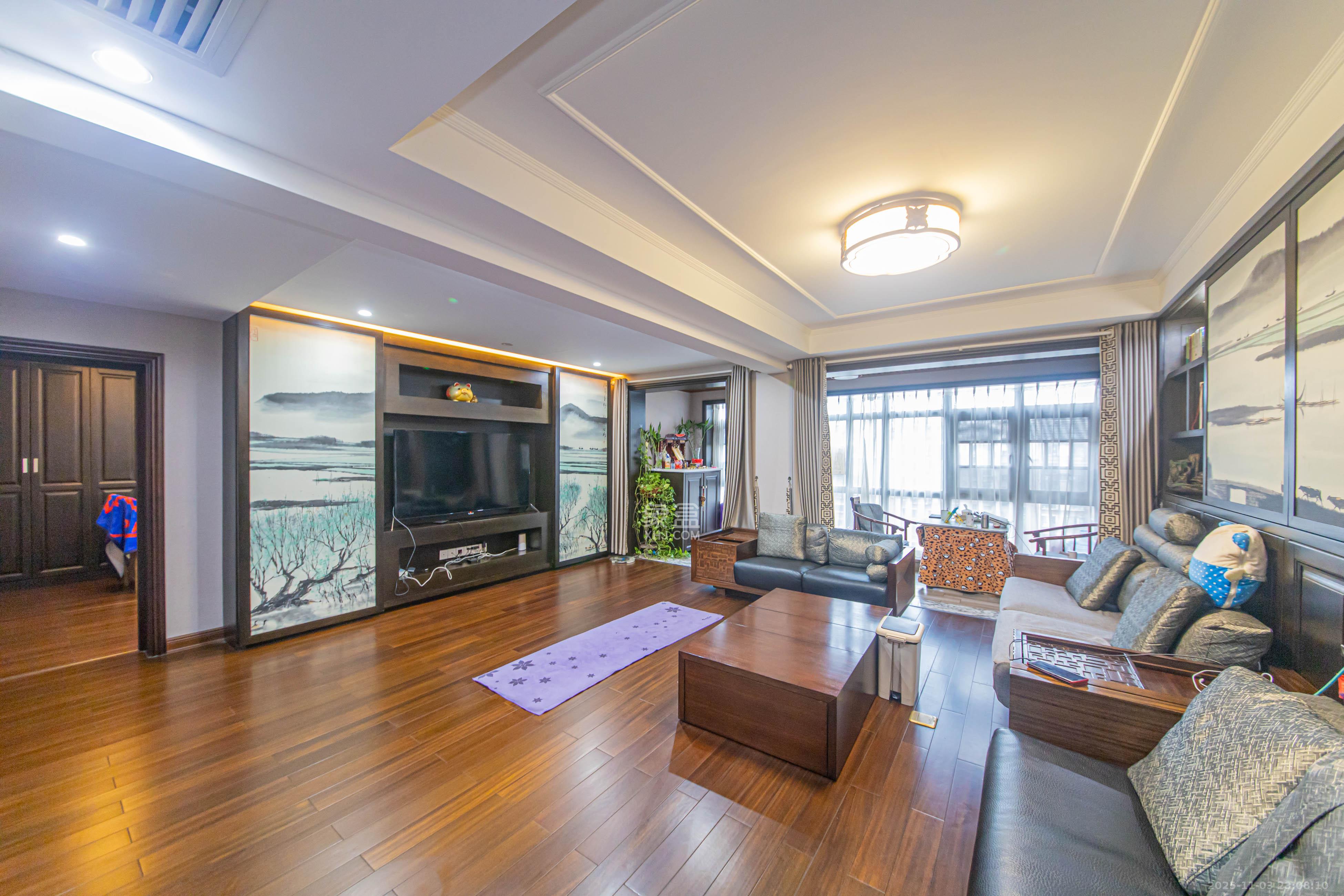 鑫远尚玺苑  5室2厅3卫    338.0万客厅