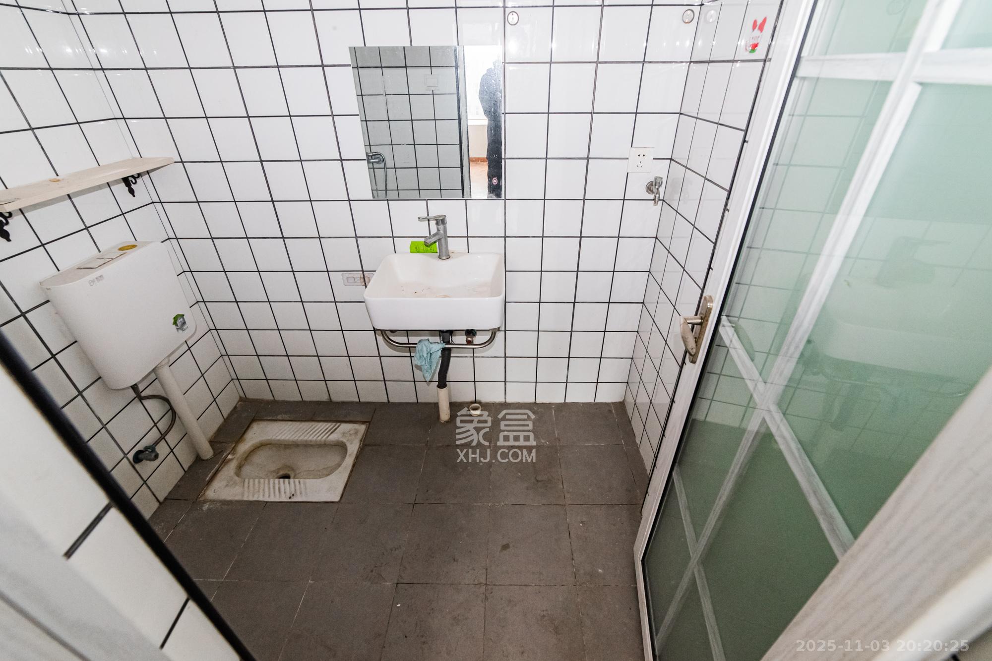 滨江君悦香邸  4室2厅2卫    108.0万卫生间