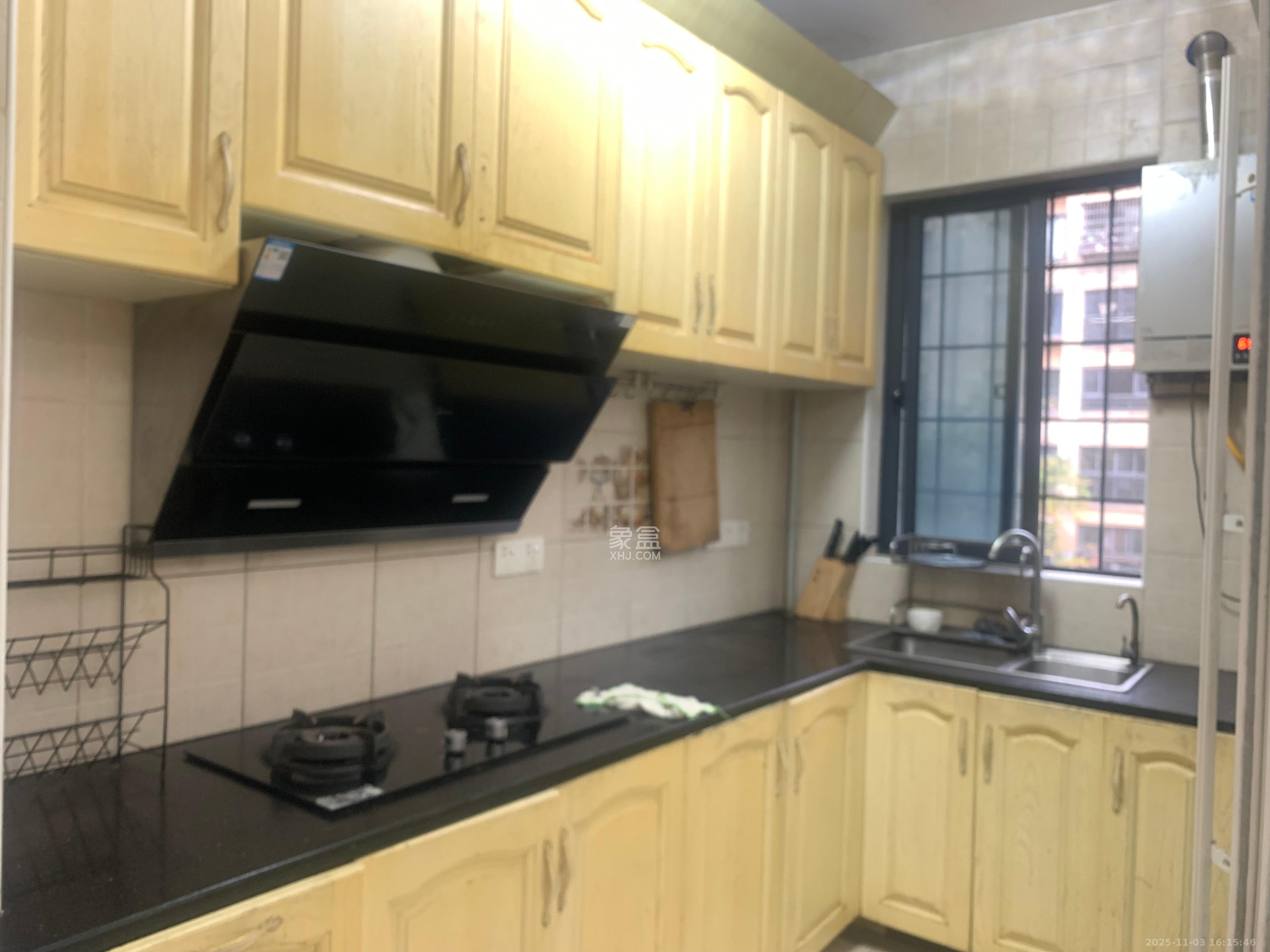 保利麓谷林语A区  3室2厅2卫    2500.0元/月室内图