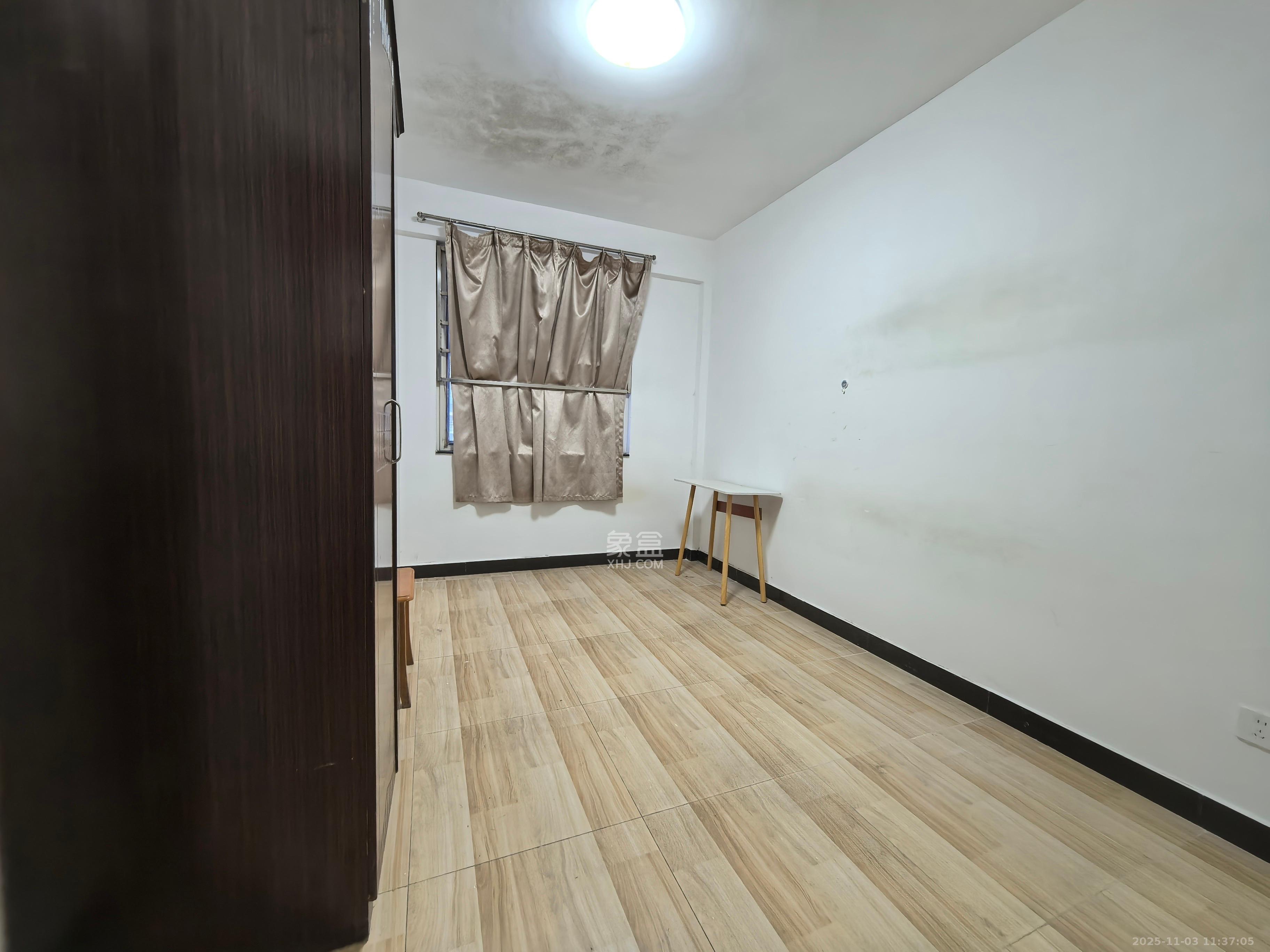 新世界商贸城  3室2厅1卫    2800.0元/月室内图