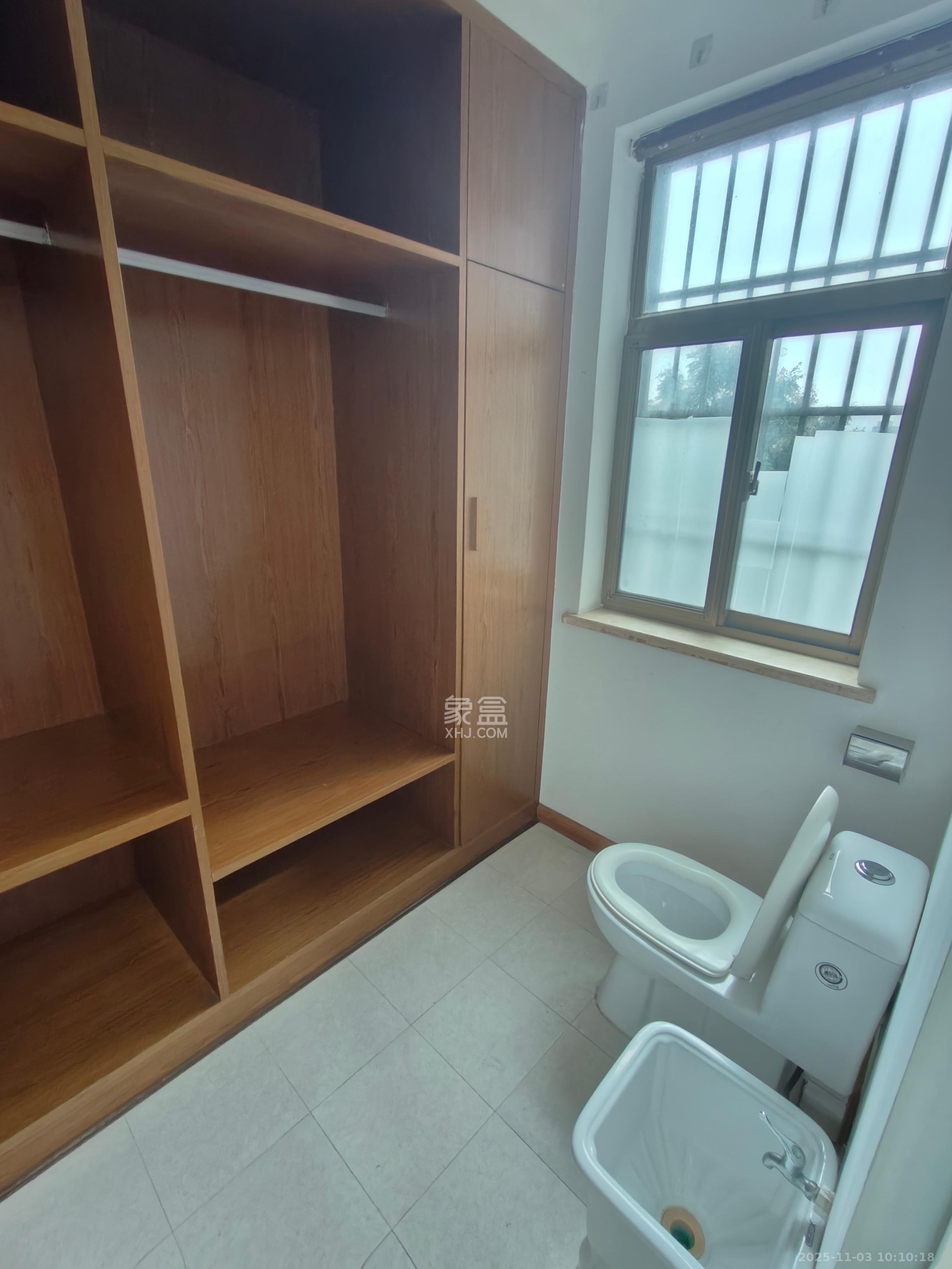 西岸润泽府 3室2厅2卫 2900.0元/月 西岸润泽府 3室2厅2卫 2900.0元/月室内图