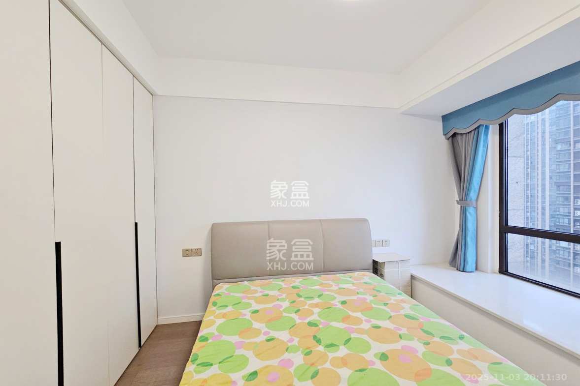 明昇壹城(明昇时代广场)二期 4室2厅3卫 350.0万 明昇壹城(明昇时代广场)二期 4室2厅3卫 350.0万卧室