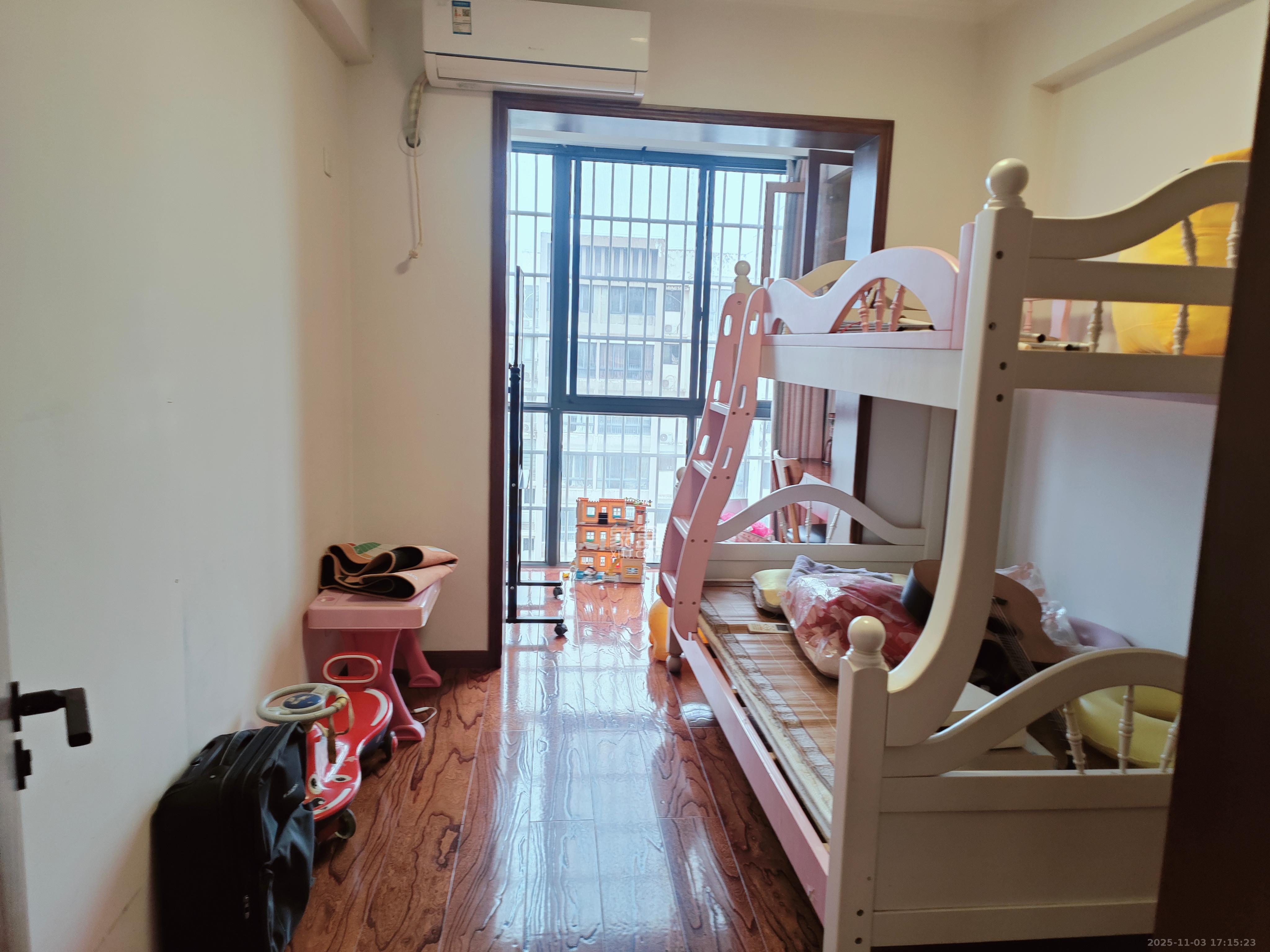 黑金时代广场  3室2厅2卫    2200.0元/月室内图