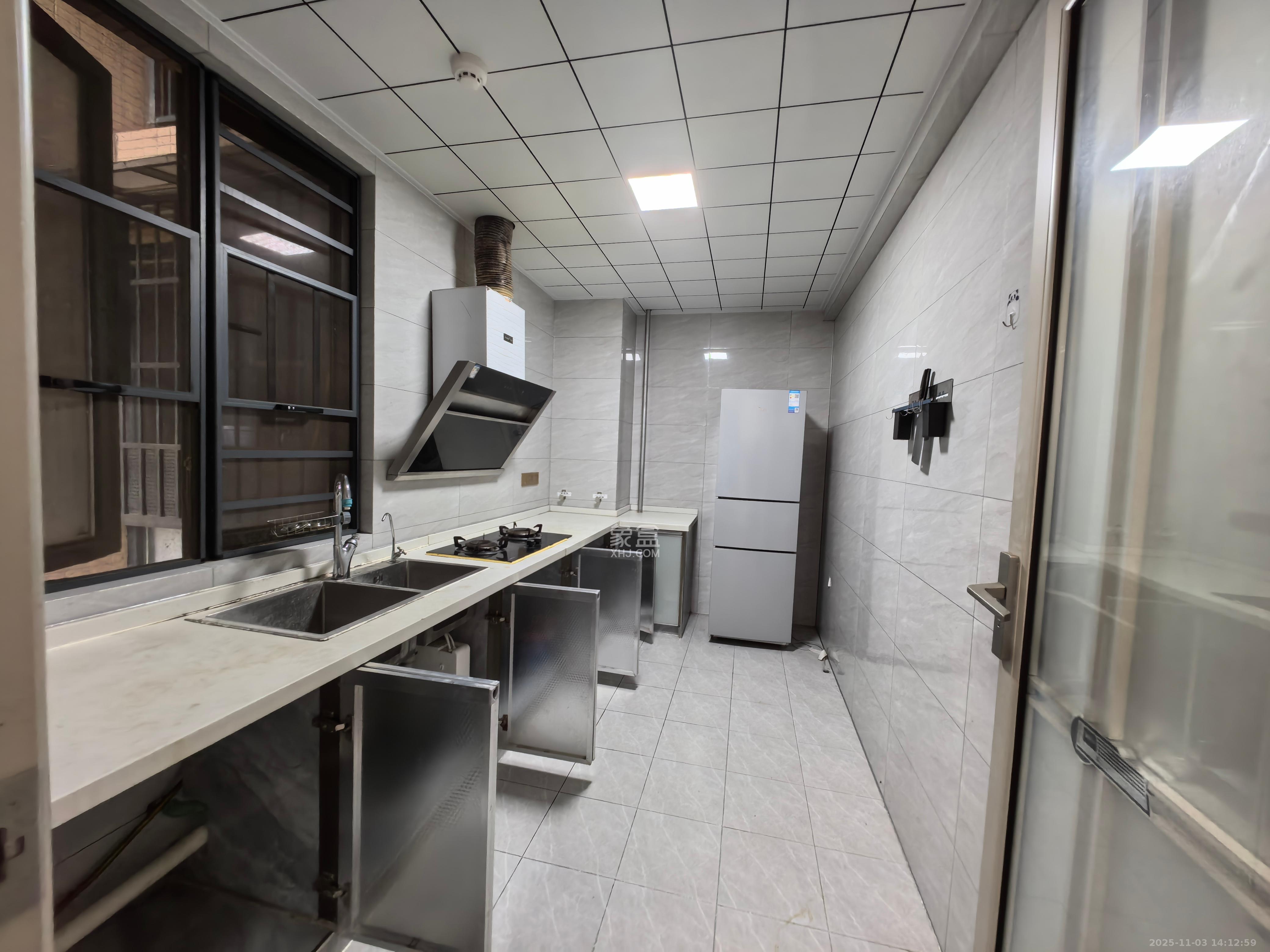 深业睿城  4室2厅2卫    3000.0元/月室内图