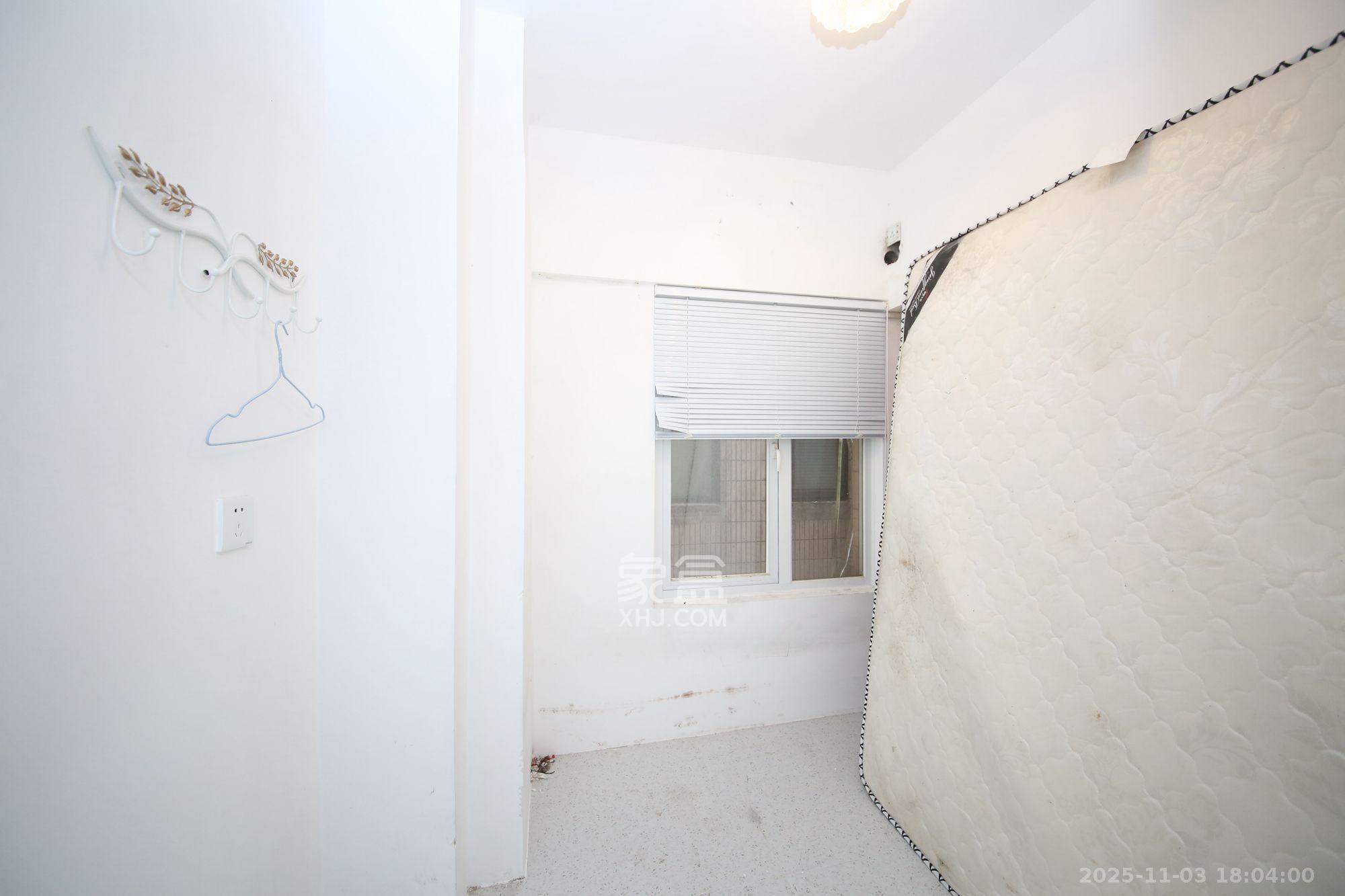 汇源大厦 1室2厅1卫 3500.0元/月 汇源大厦 1室2厅1卫 3500.0元/月室内图