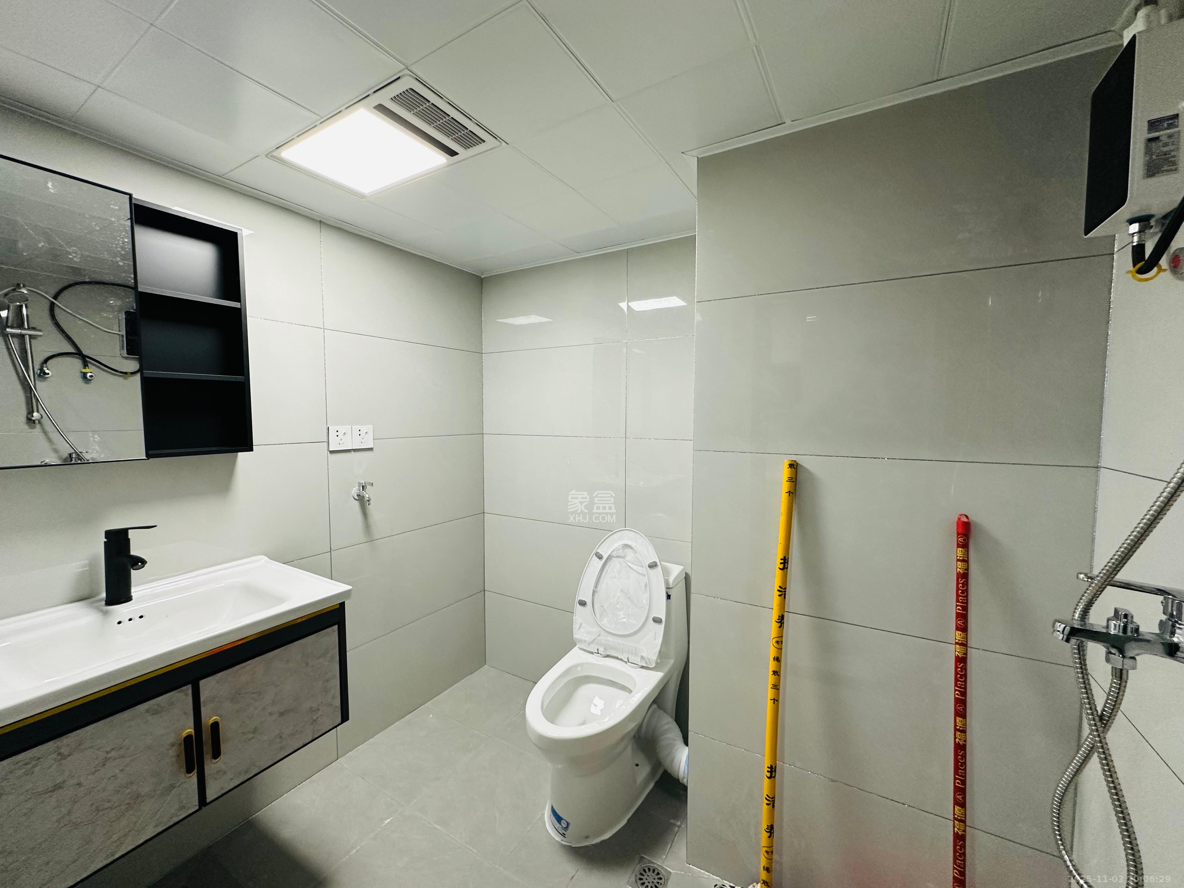 卓越中寰  2室1厅1卫    2800.0元/月室内图