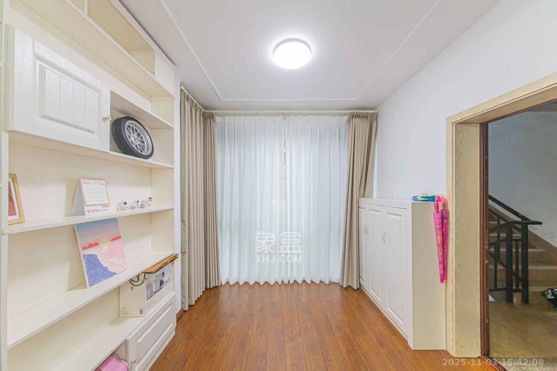 生活艺术城  3室2厅2卫    2500.0元/月