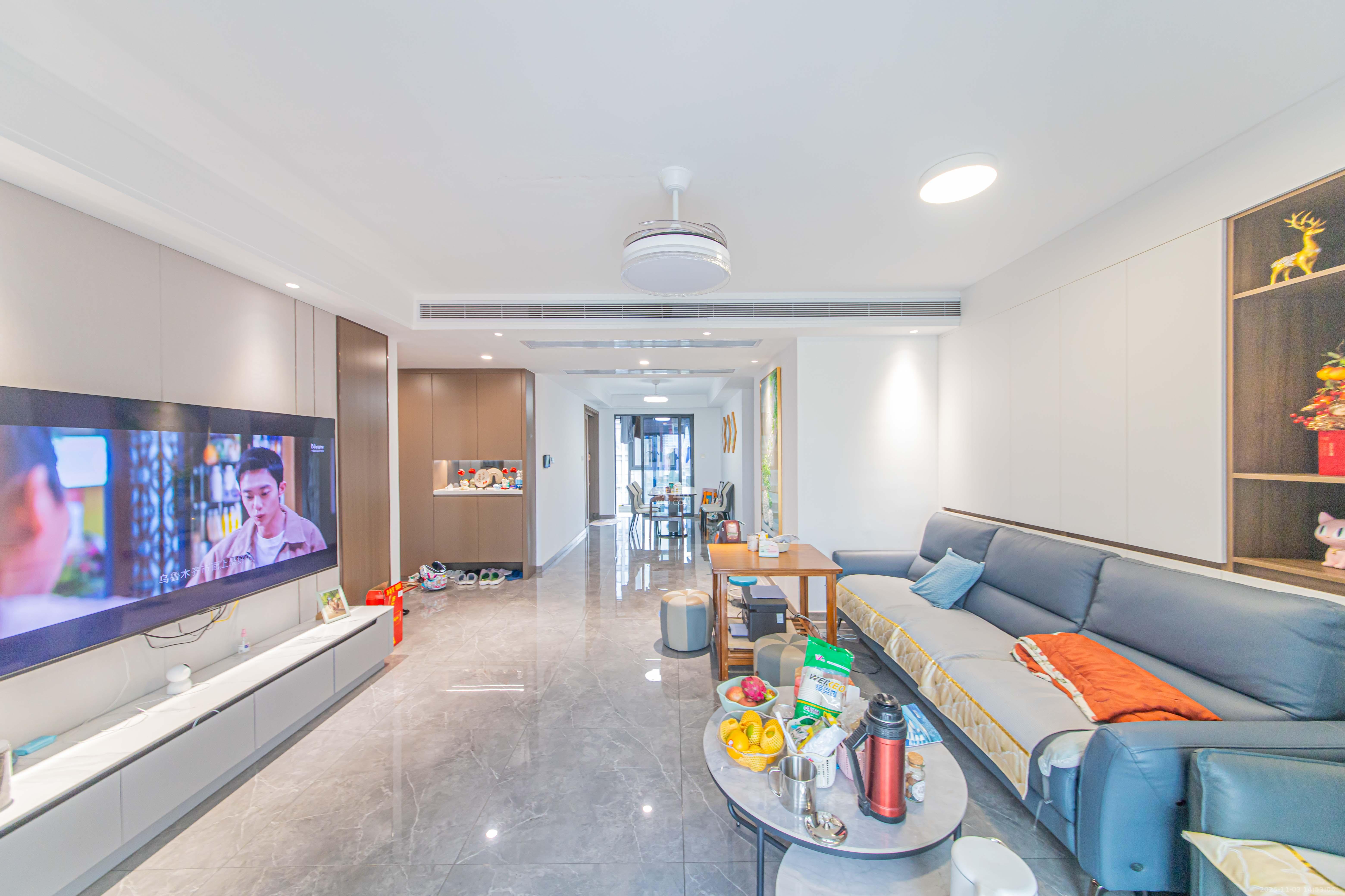 江悦和鸣  4室2厅2卫    235.0万客厅