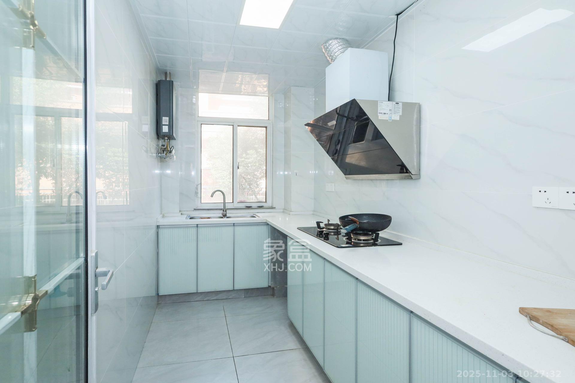 润芳园  3室2厅2卫    2400.0元/月室内图