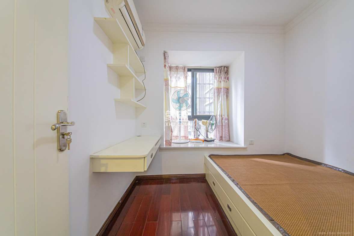 童话里 3室2厅1卫 2300.0元/月 童话里 3室2厅1卫 2300.0元/月室内图