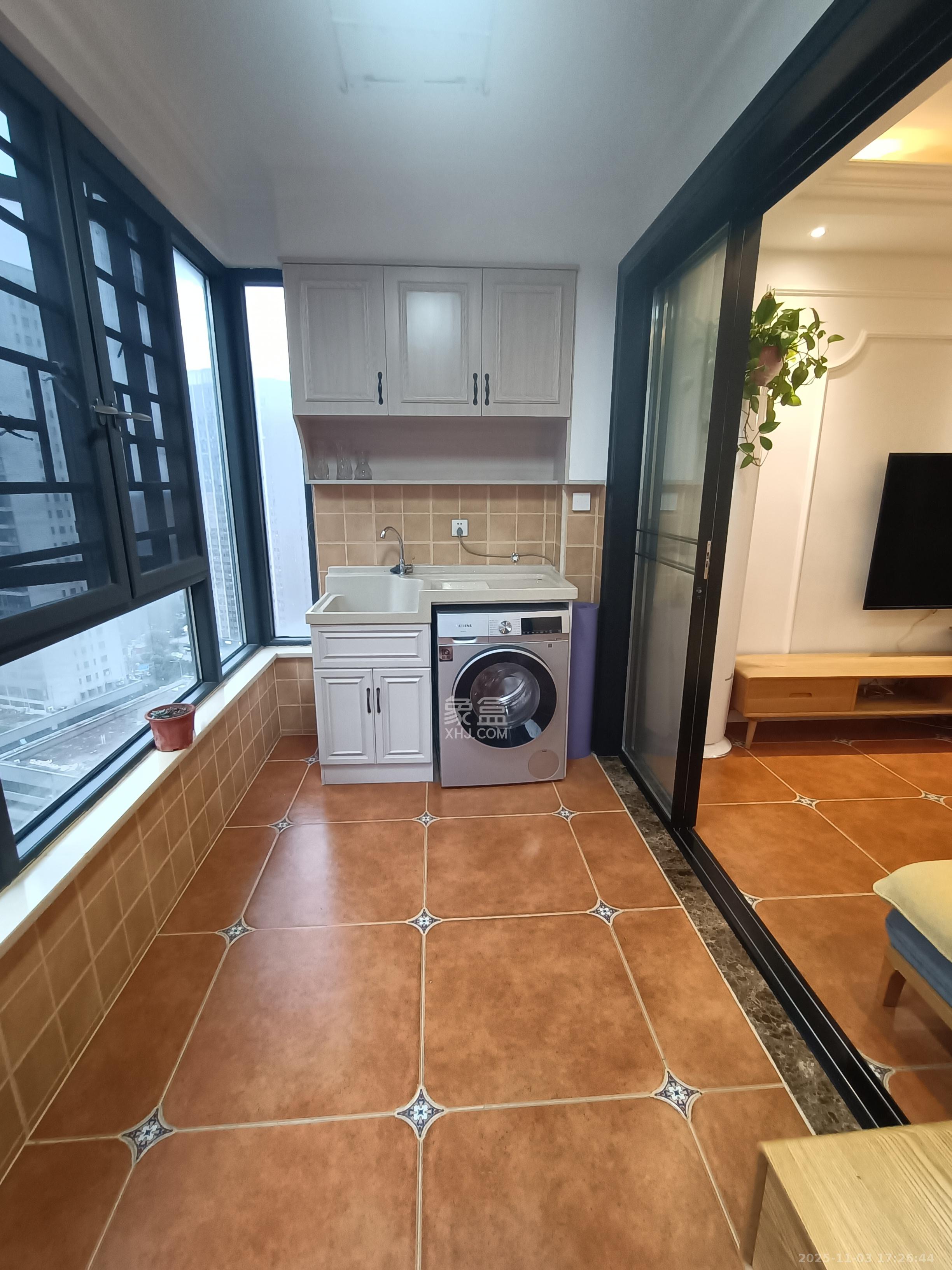 钱隆世家  3室2厅2卫    2500.0元/月室内图