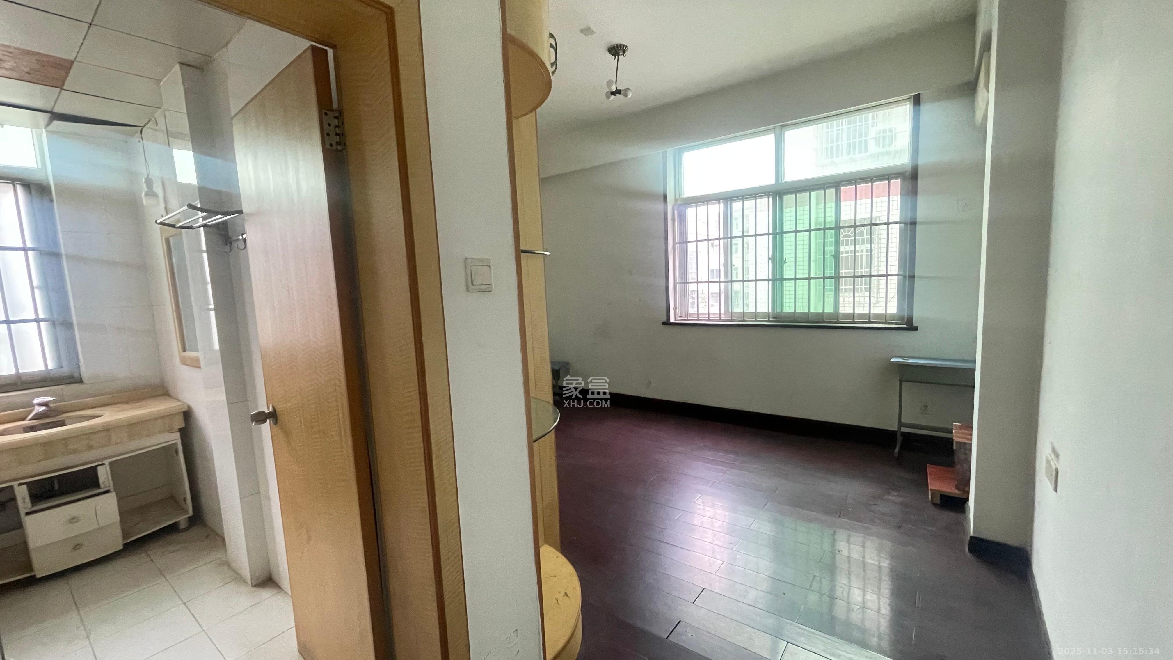 红星糖酒城 5室2厅1卫 3300.0元/月 红星糖酒城 5室2厅1卫 3300.0元/月室内图