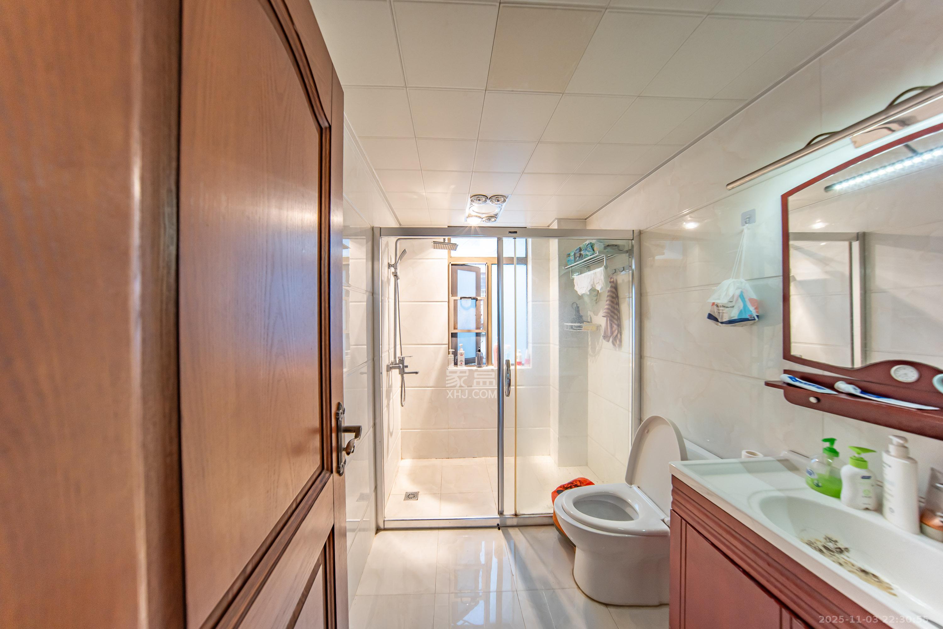 米兰春天  3室2厅2卫    85.0万卫生间