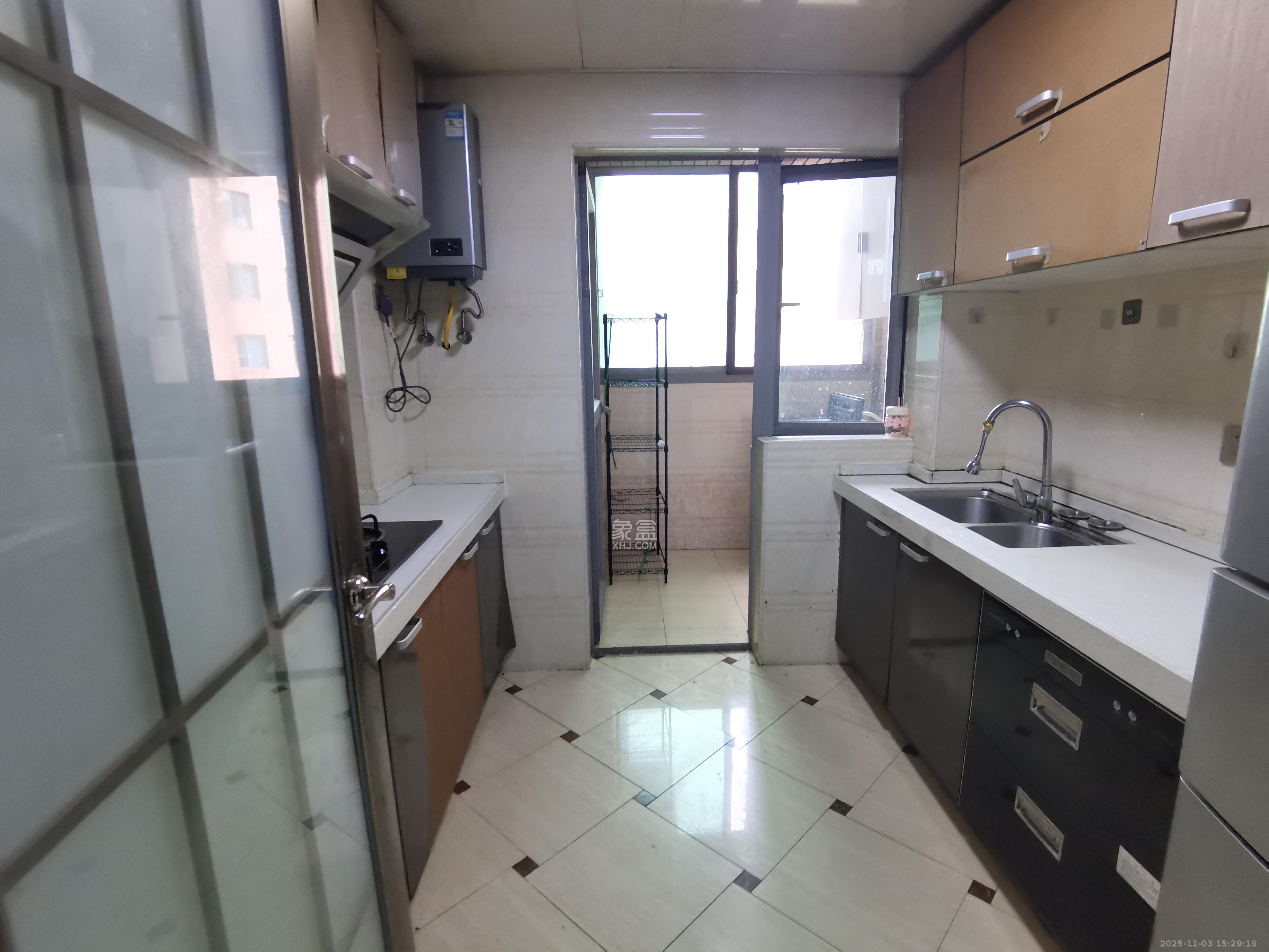 新城新世界一二三期  2室2厅1卫    2200.0元/月室内图