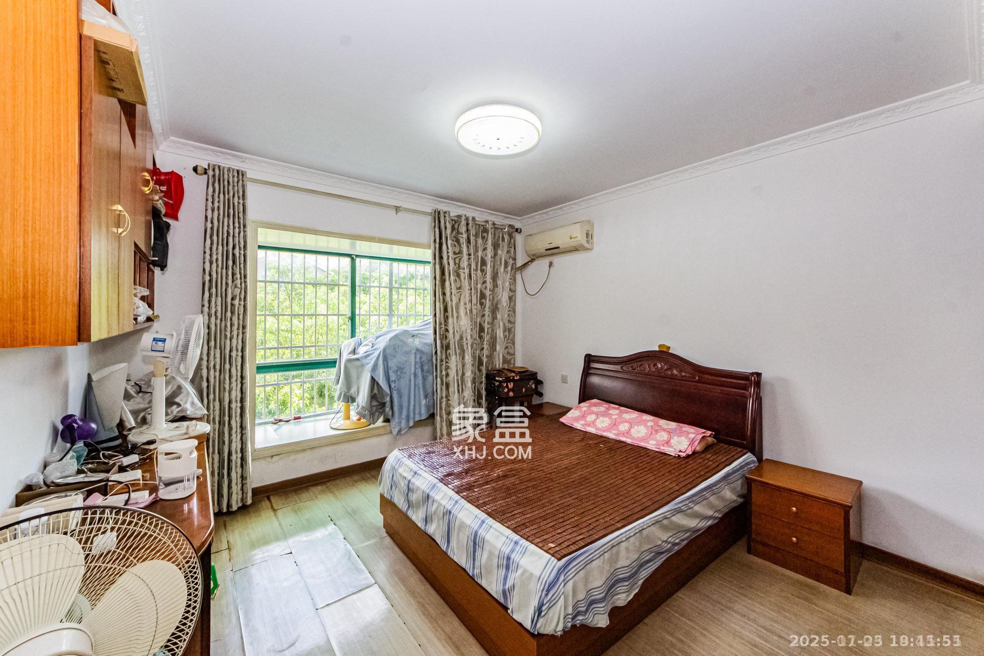 金帆江滨玫瑰园  4室2厅2卫    2300.0元/月室内图