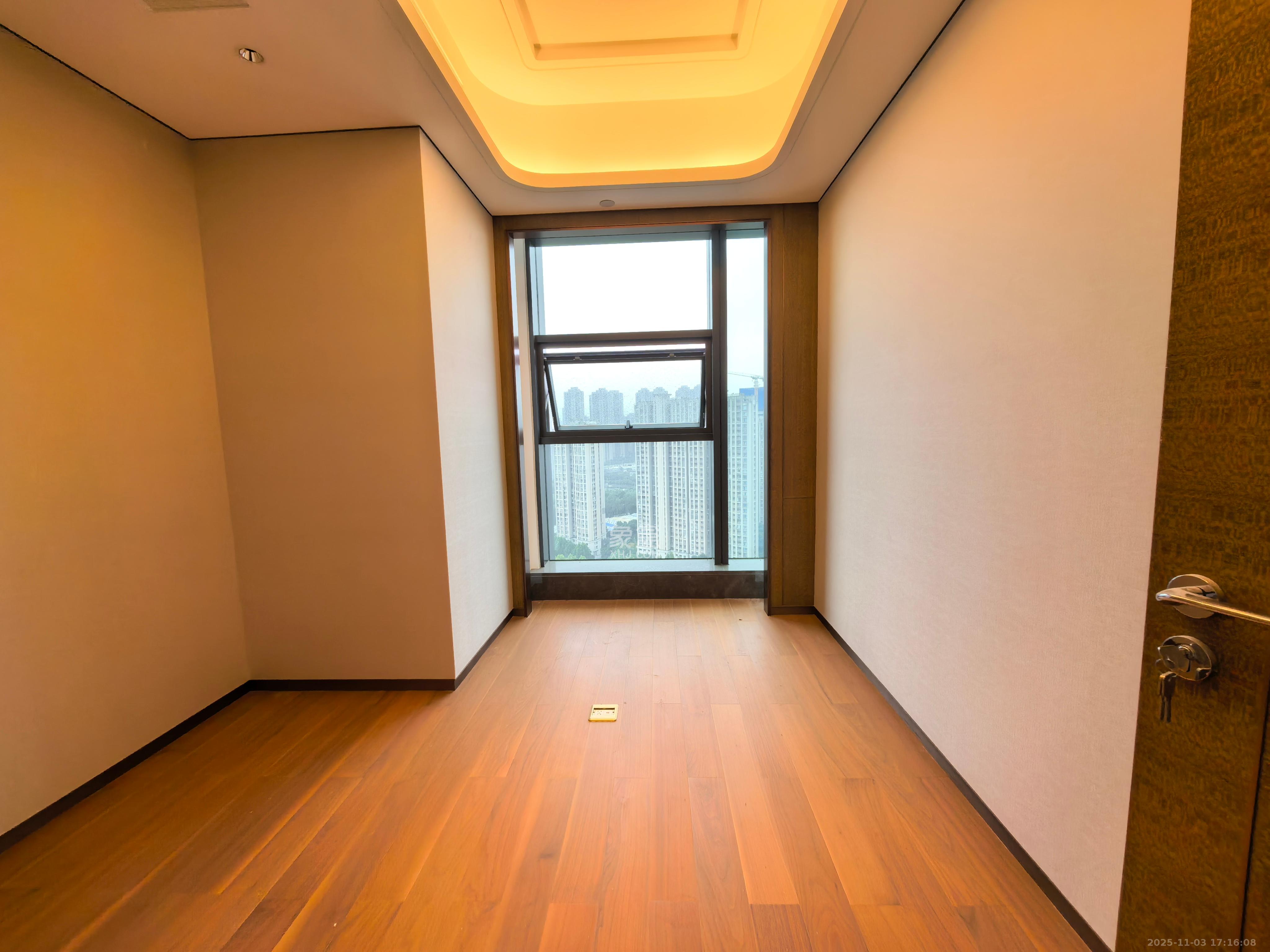 运达中央广场三期  4室2厅3卫    14000.0元/月室内图