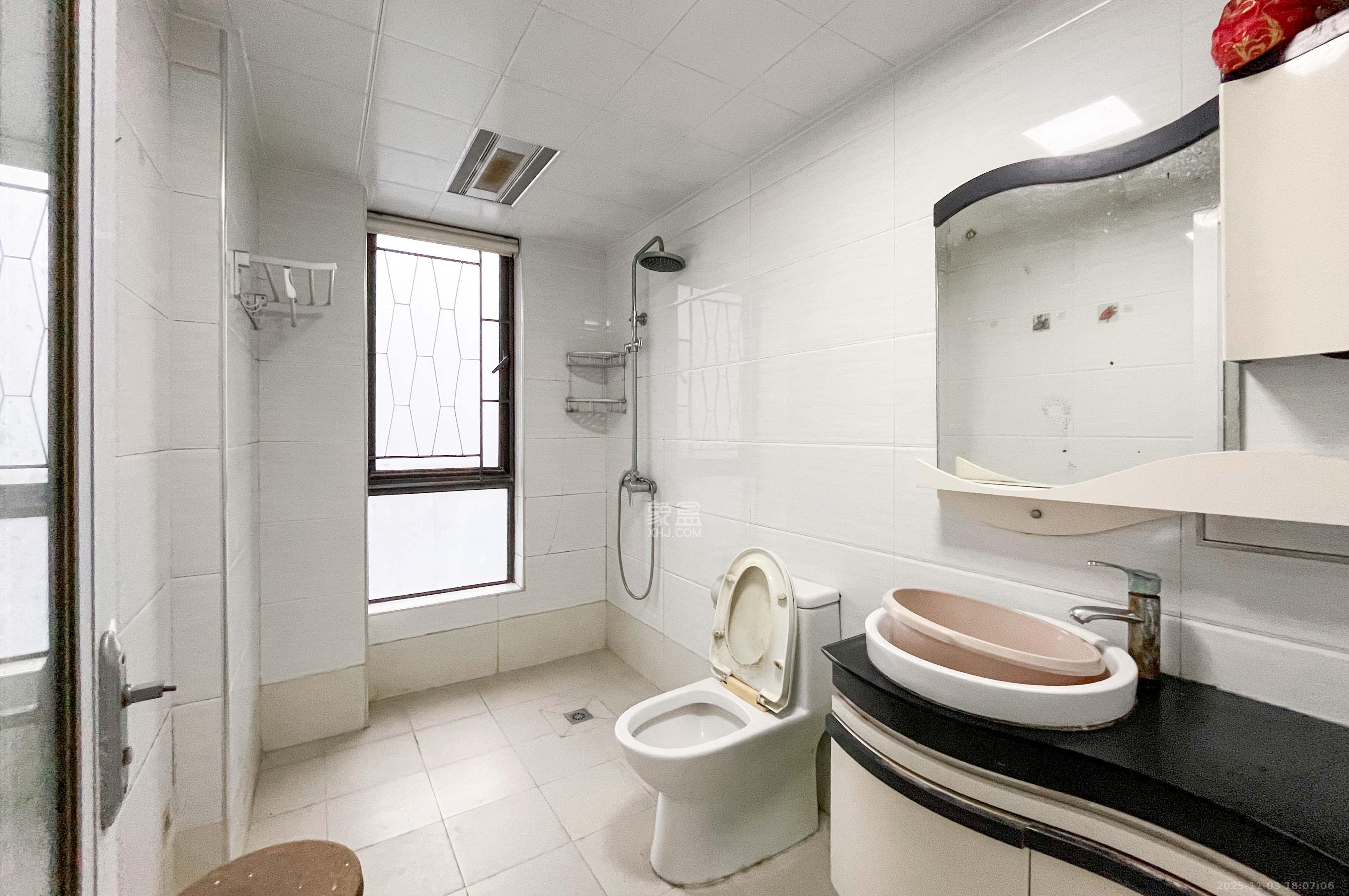 达美D6区 3室1厅2卫 95.0万 达美D6区 3室1厅2卫 95.0万卫生间