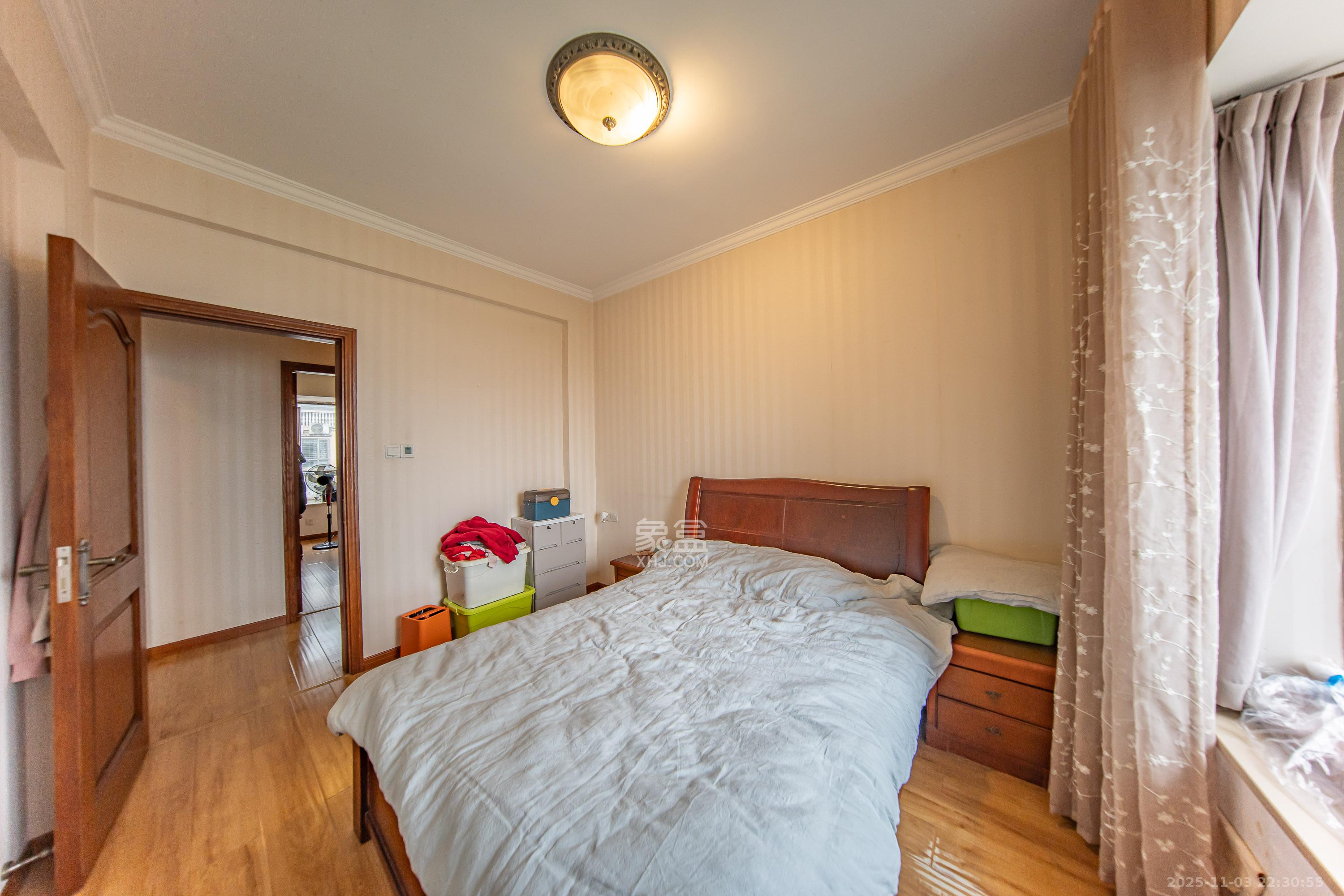 米兰春天  3室2厅2卫    85.0万卧室