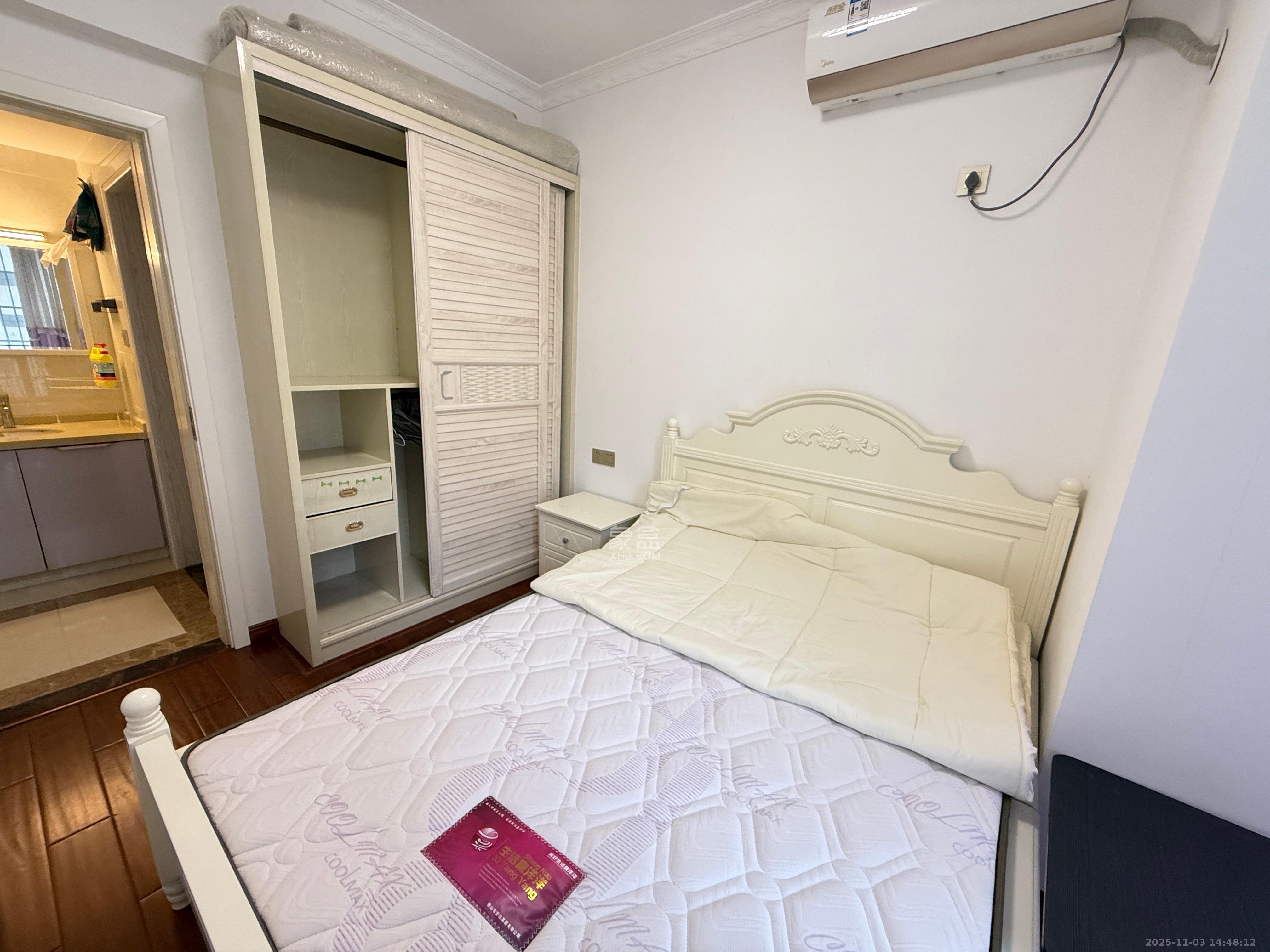 绿地之窗  2室2厅1卫    2200.0元/月室内图