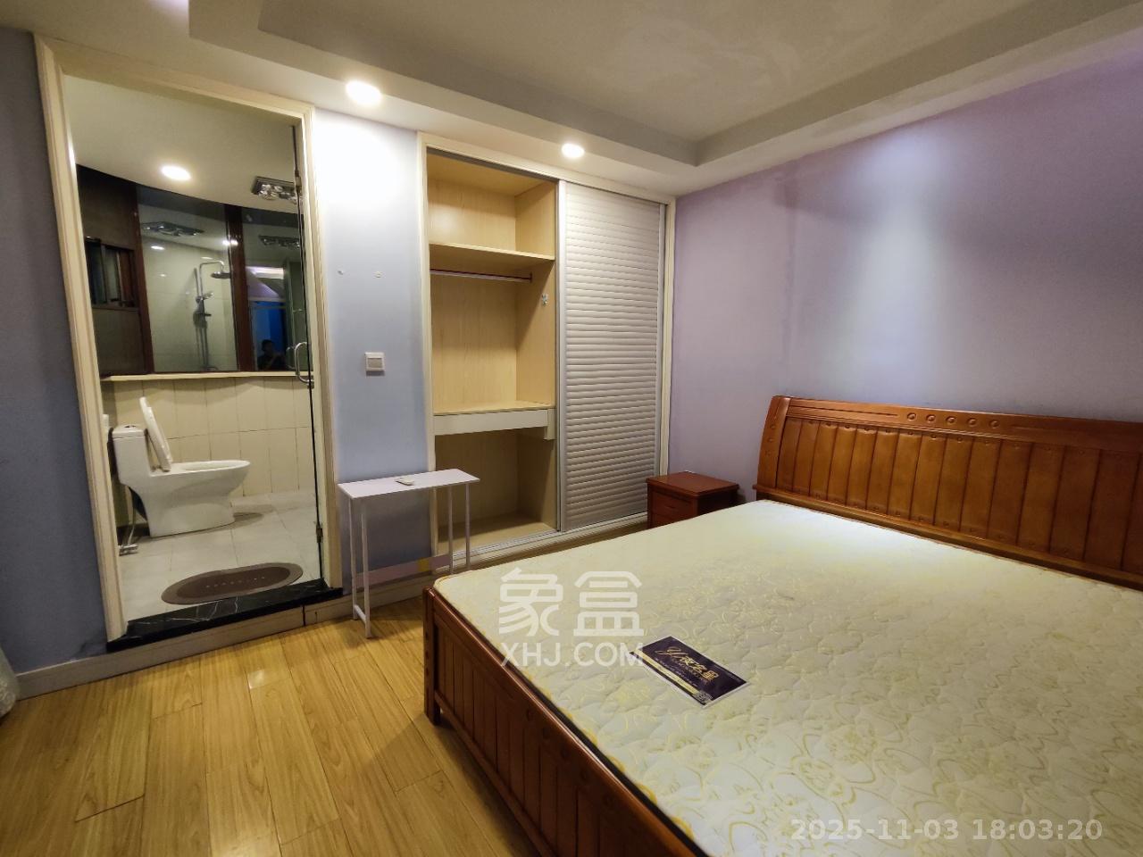 麓山枫情  3室2厅2卫    2600.0元/月室内图