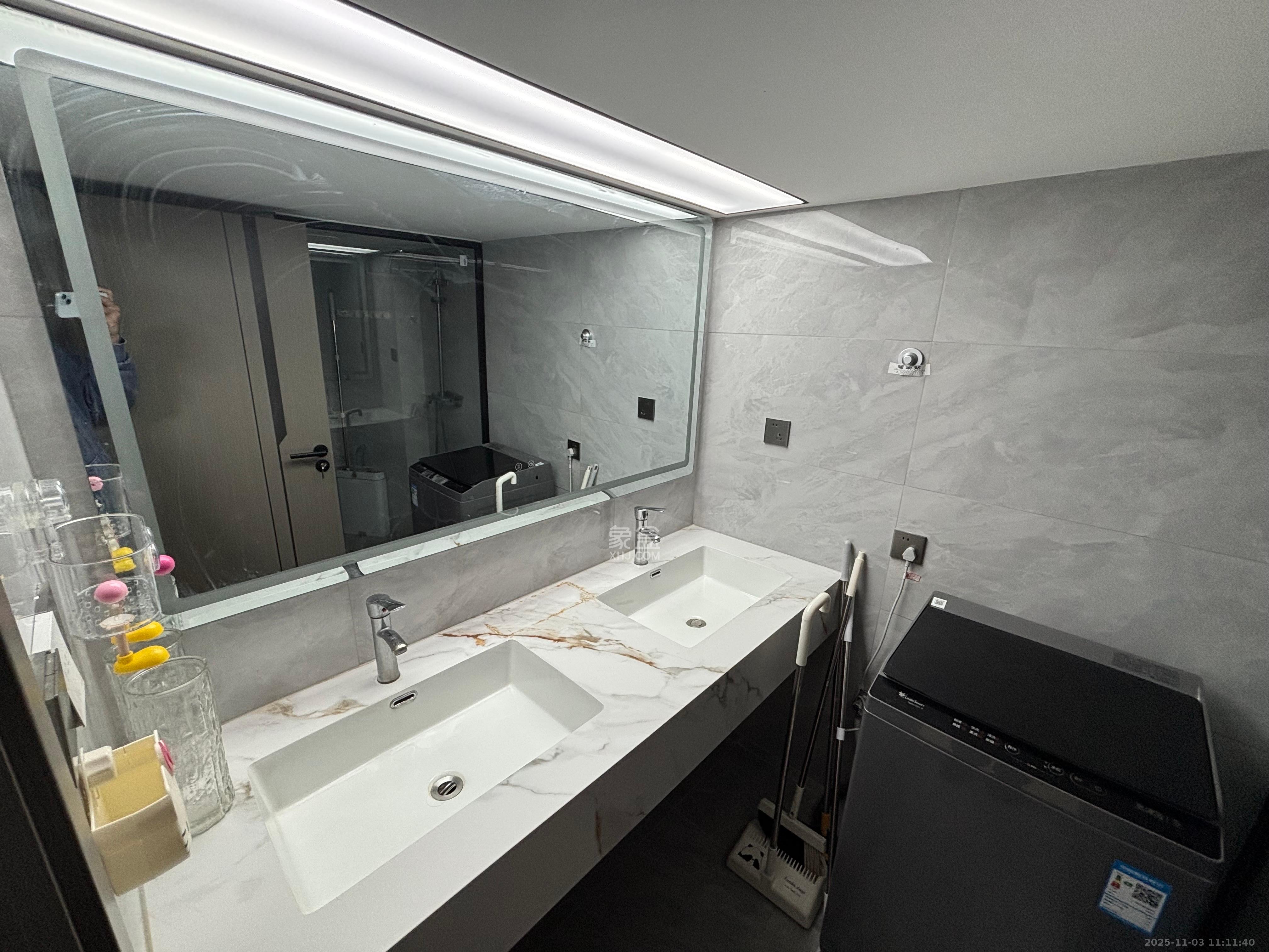 世茂璀璨天城公寓  2室1厅1卫    2600.0元/月室内图