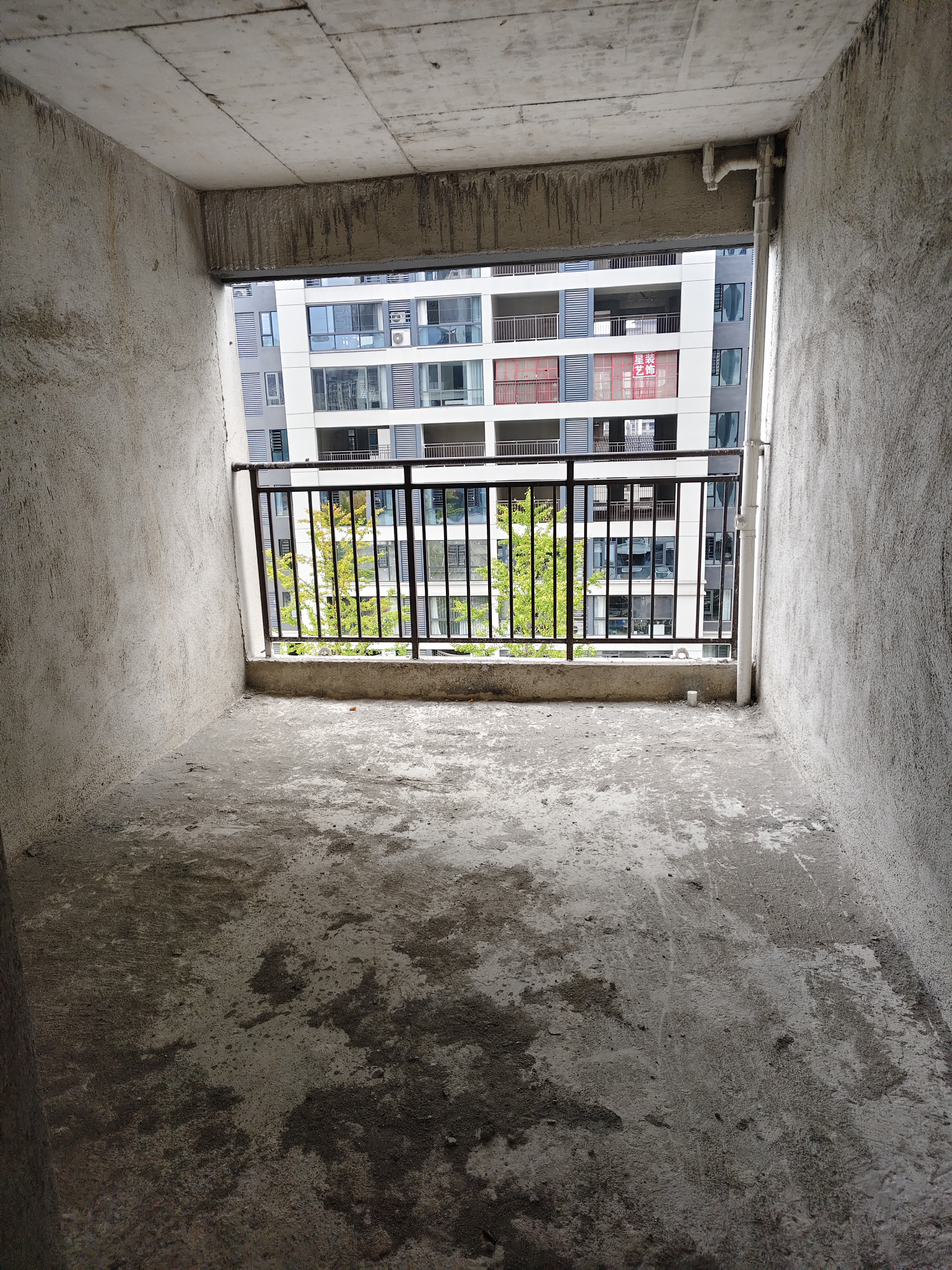 青春里-铂樾府 5室2厅2卫 88.8万 青春里-铂樾府 5室2厅2卫 88.8万客厅