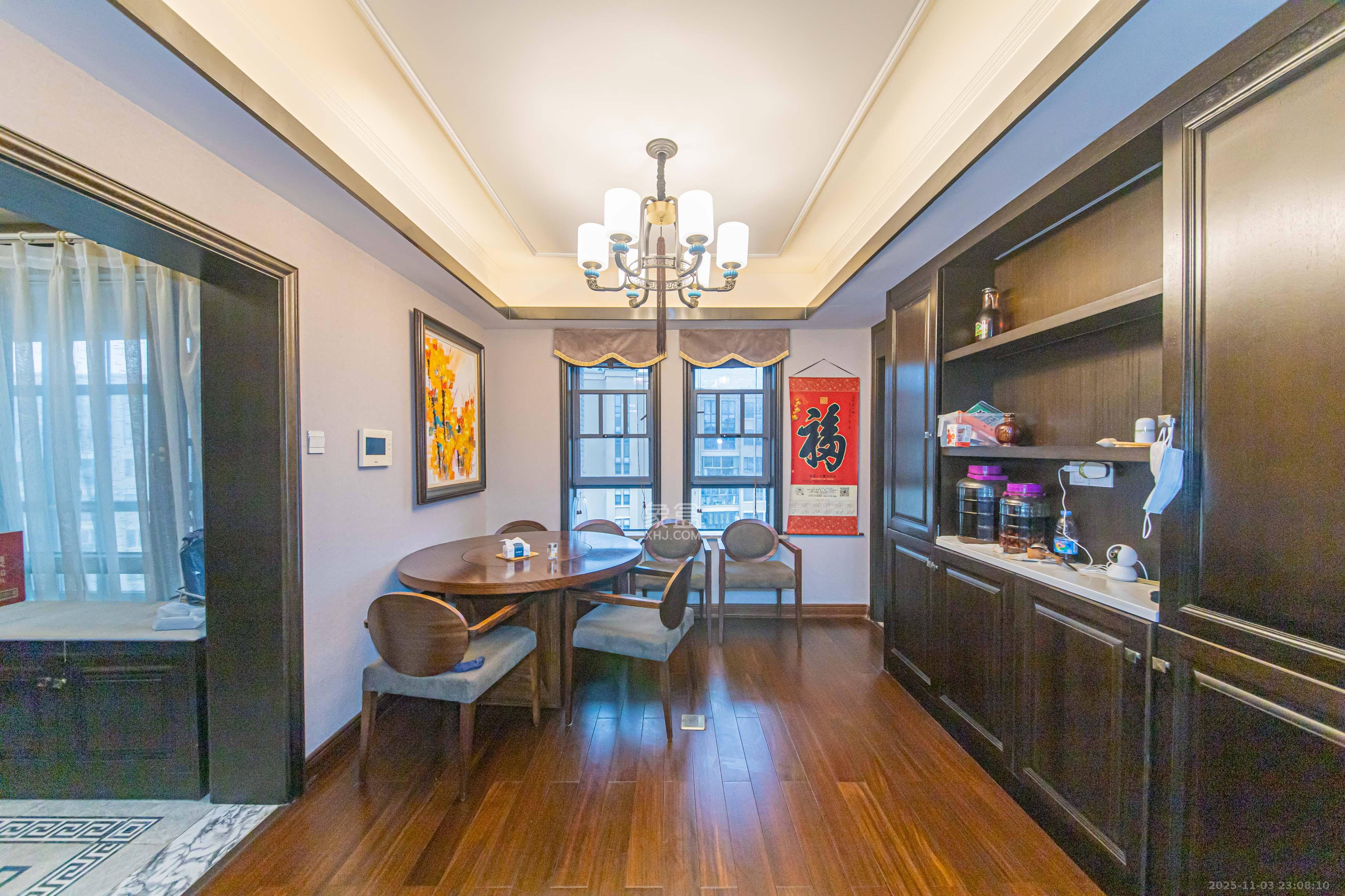 鑫远尚玺苑  5室2厅3卫    338.0万客厅