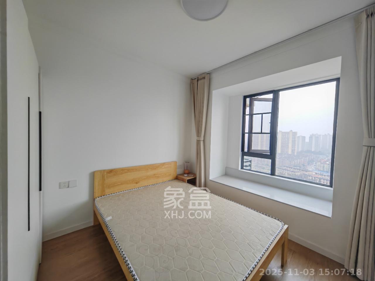 长沙北中心保利时代A区  4室2厅2卫    3300.0元/月室内图