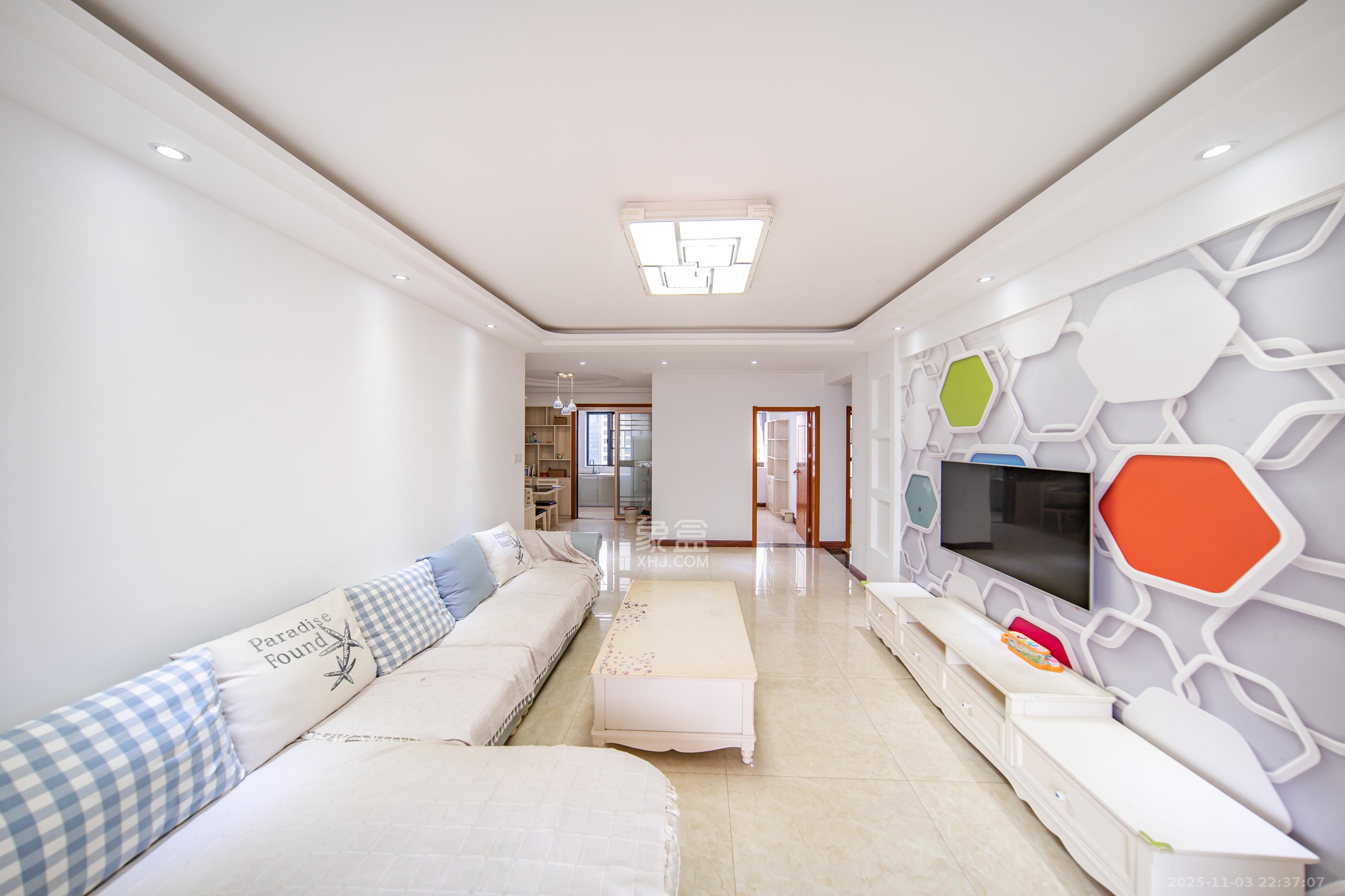 宜家湘颂（景致雅苑）  3室2厅1卫    98.0万客厅