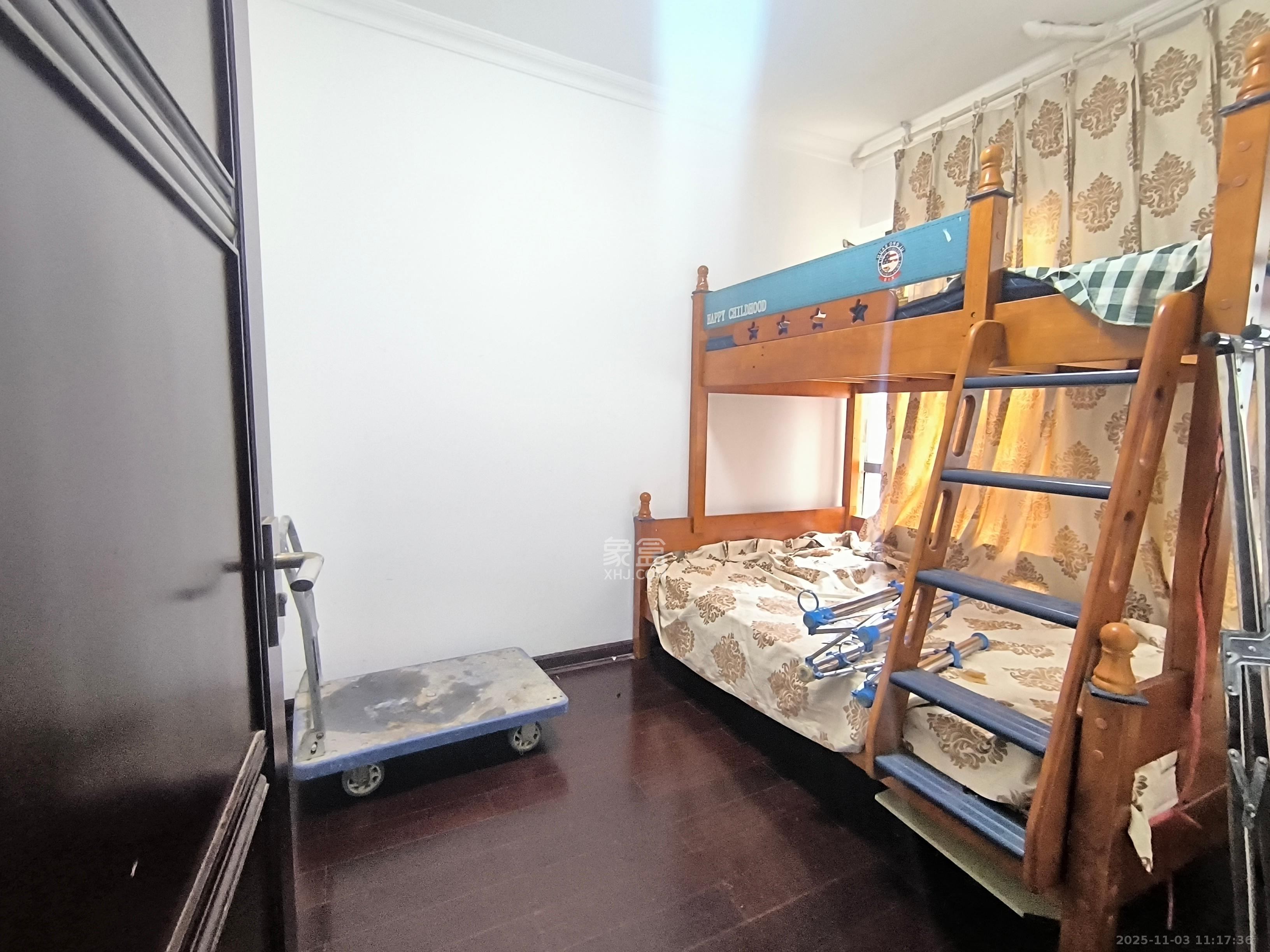 中海国际一期  1室2厅2卫    2200.0元/月室内图