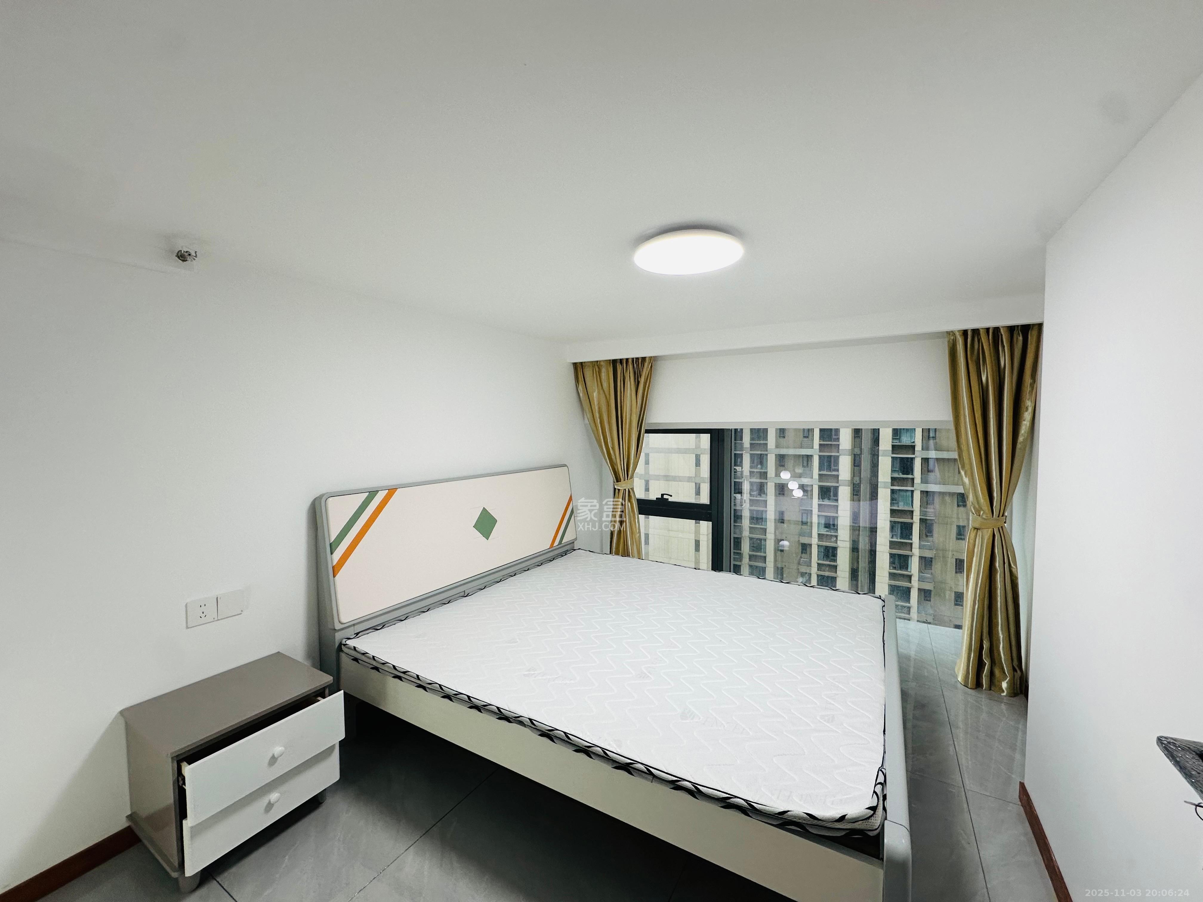 卓越中寰  2室1厅1卫    2800.0元/月室内图