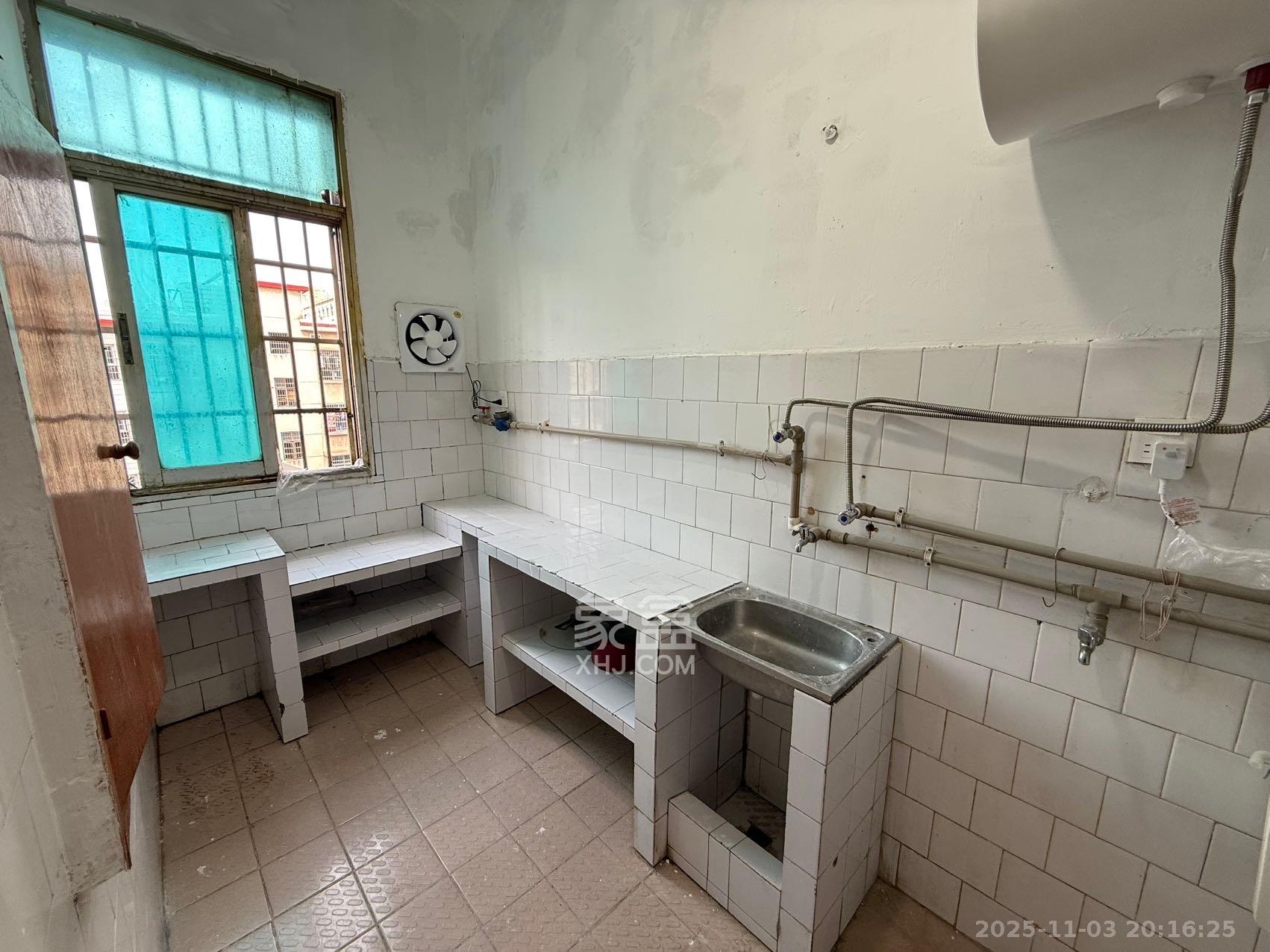 洞井商贸城 4室2厅1卫 1500.0元/月 洞井商贸城 4室2厅1卫 1500.0元/月室内图