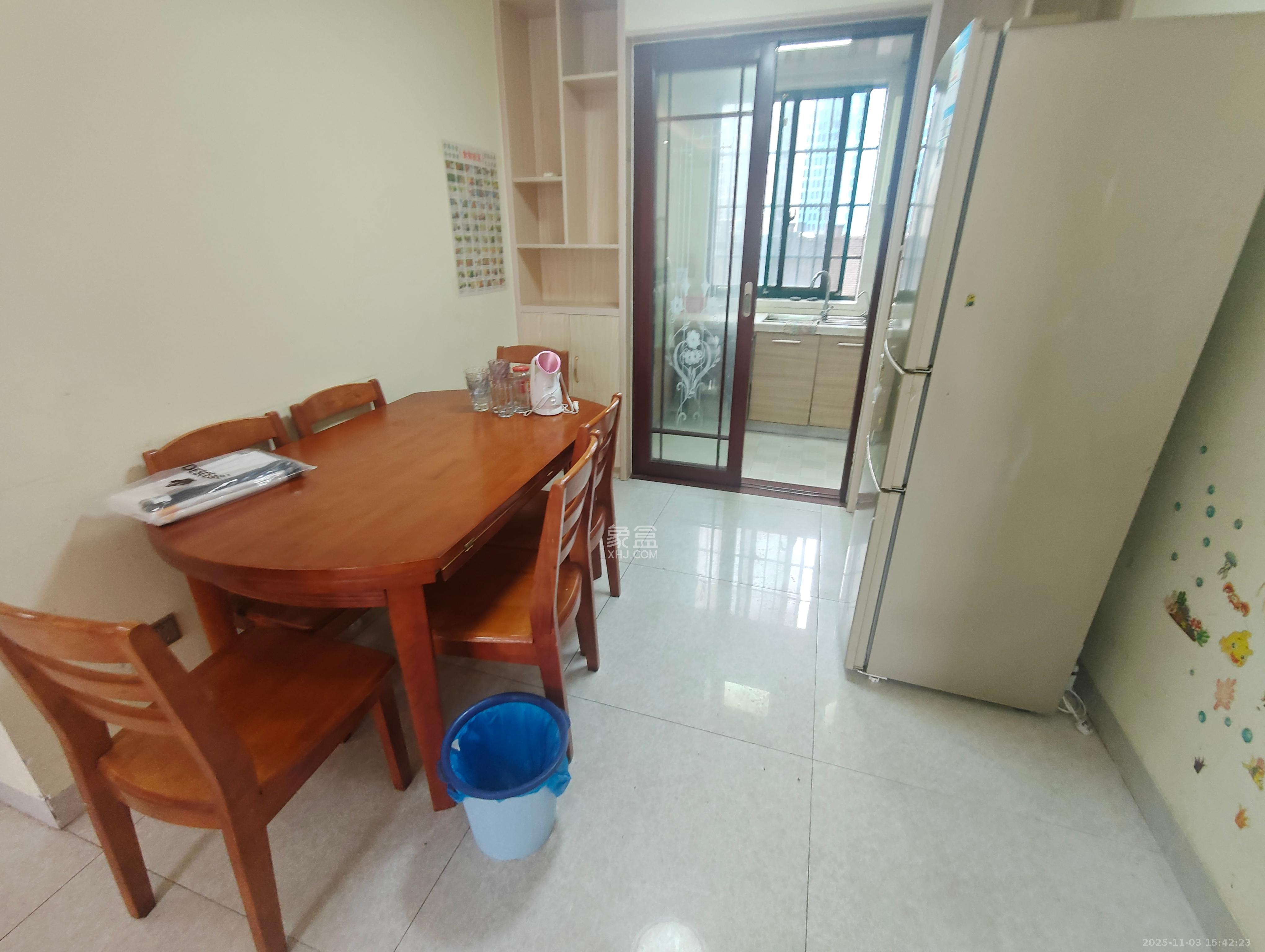 洋湖时代  3室2厅1卫    2100.0元/月室内图