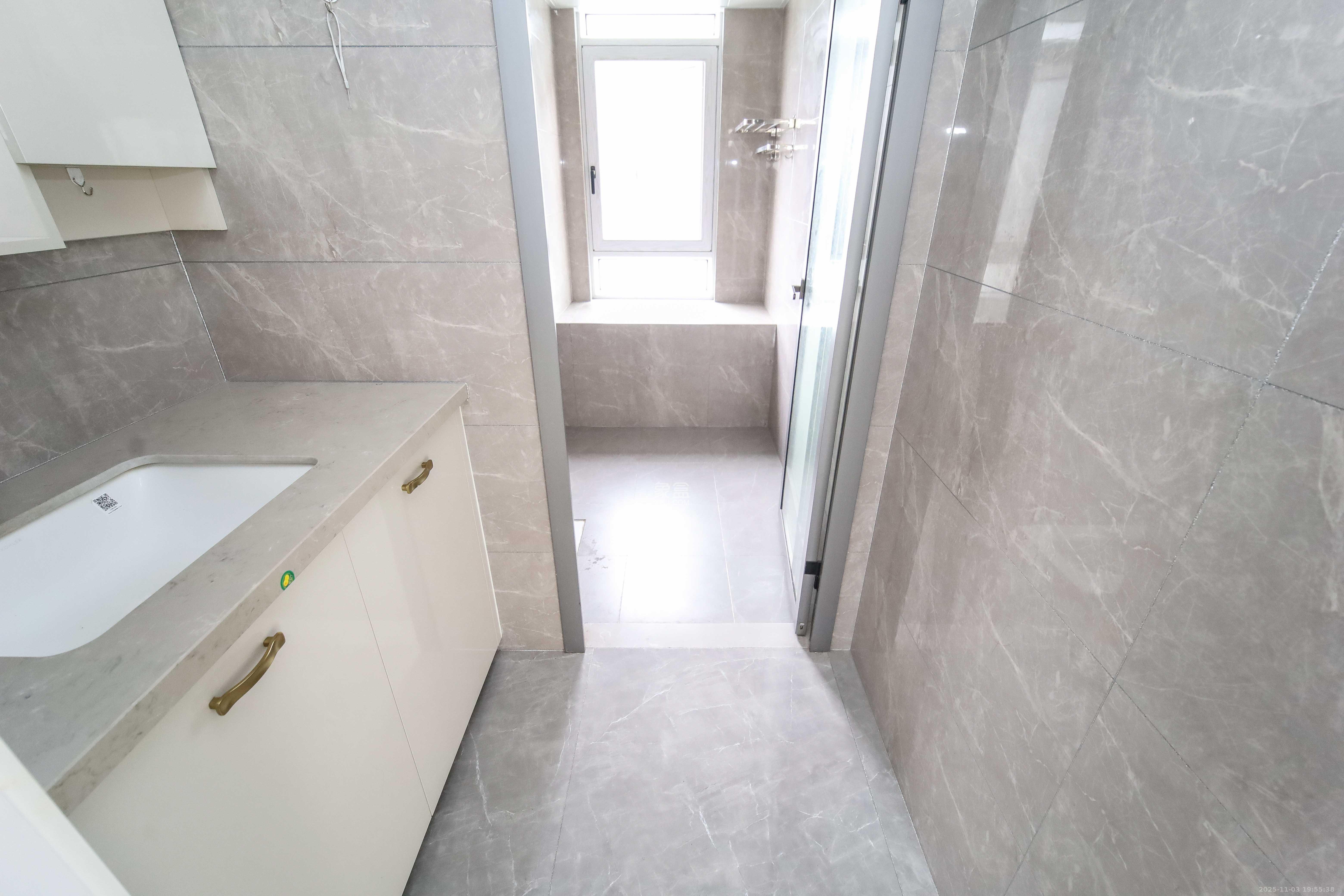 德奥悦东方  4室2厅3卫    229.0万卫生间