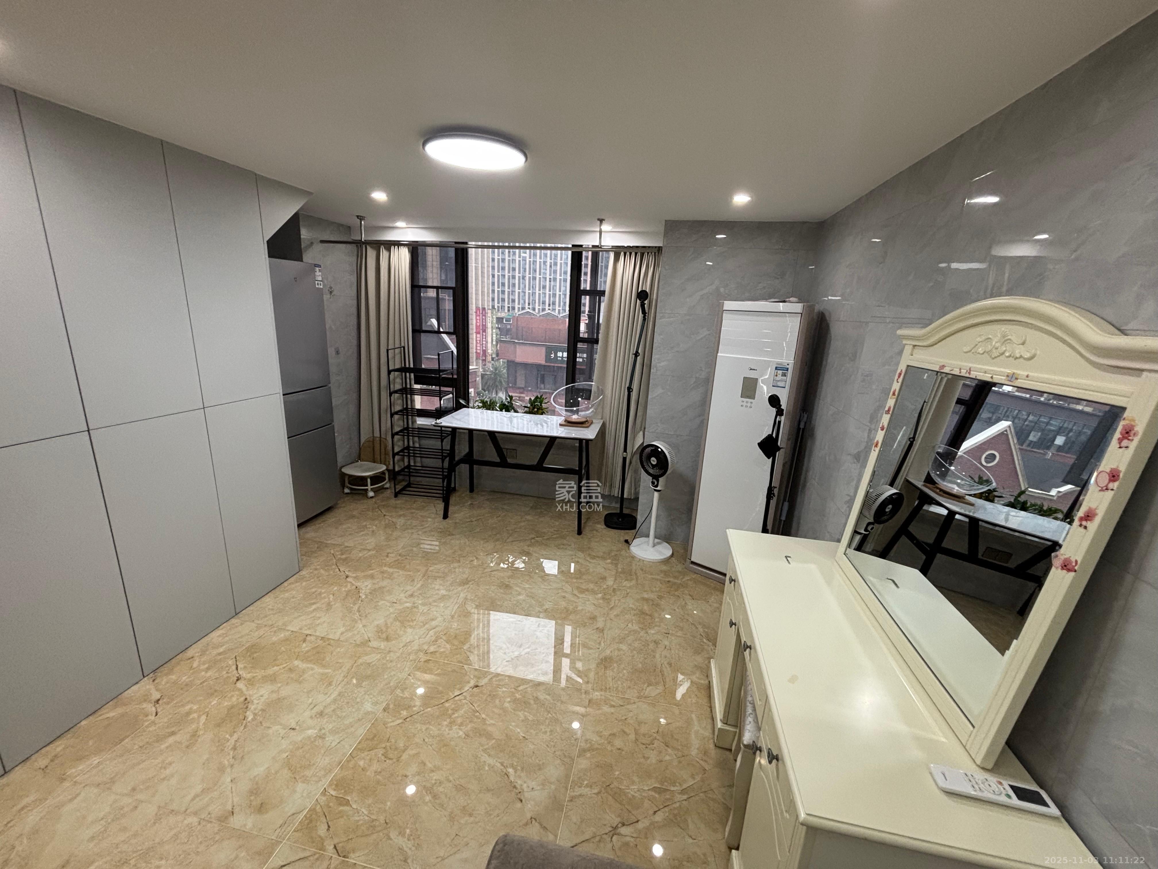 世茂璀璨天城公寓  2室1厅1卫    2600.0元/月室内图