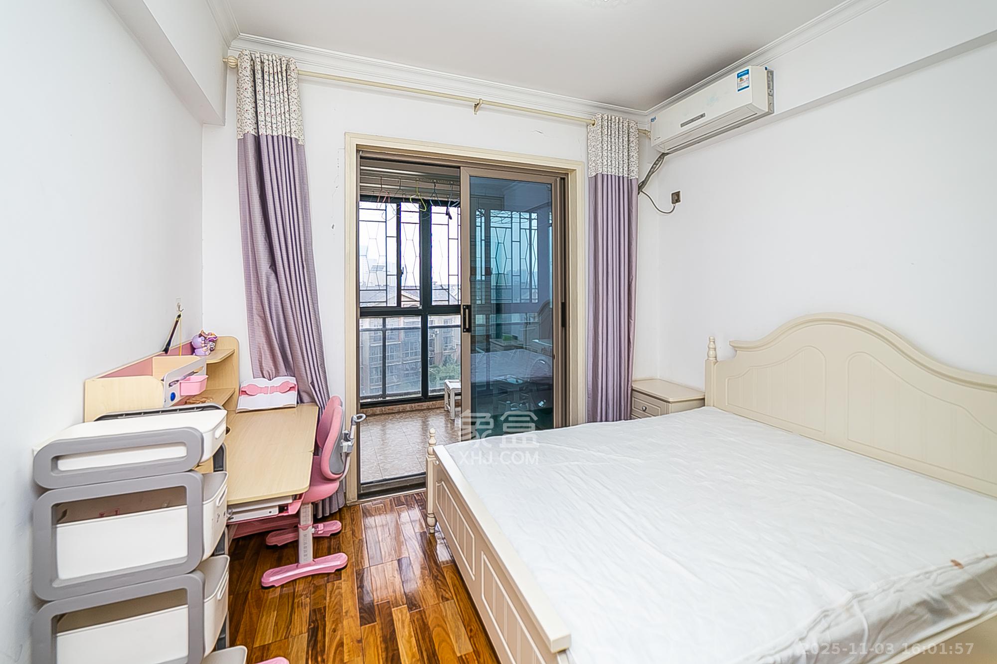 兴威帕克水岸  3室2厅2卫    99.0万卧室