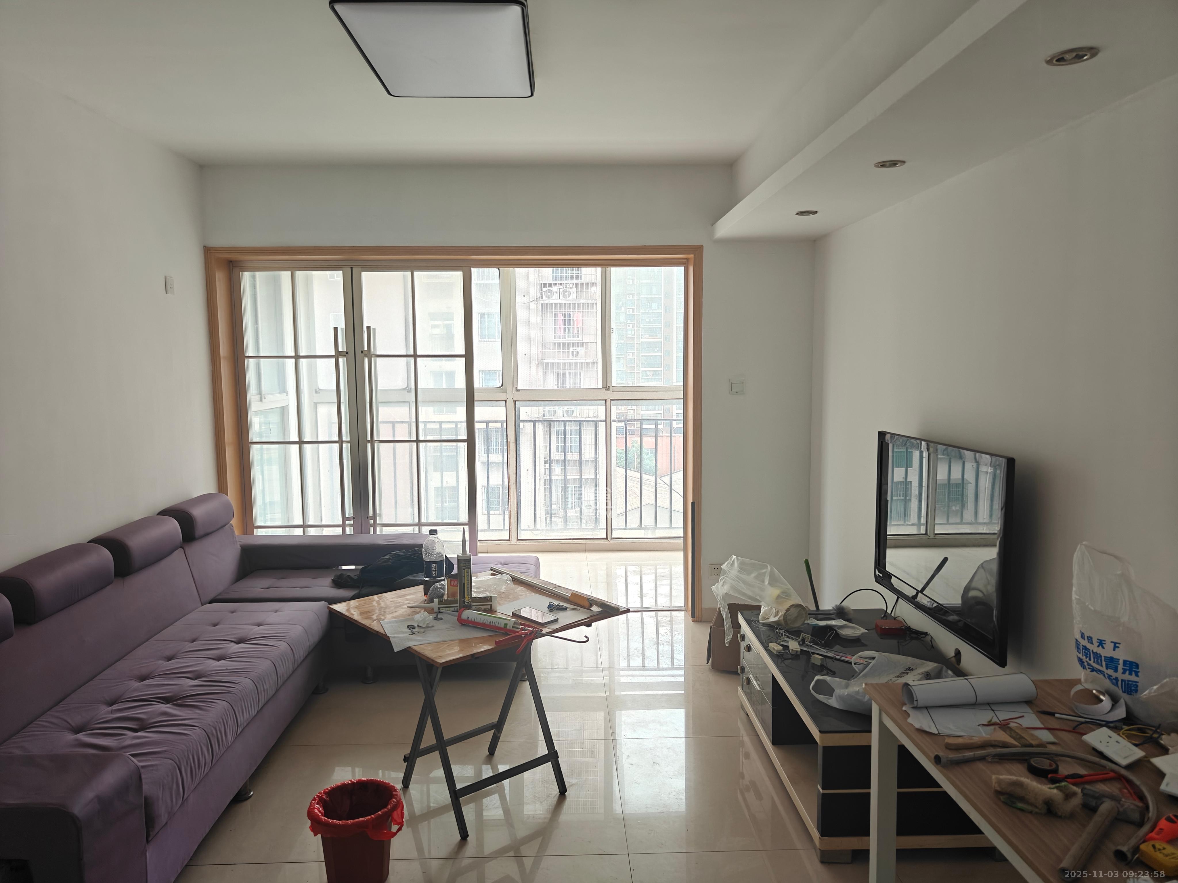 天凯东苑  2室2厅1卫    1700.0元/月