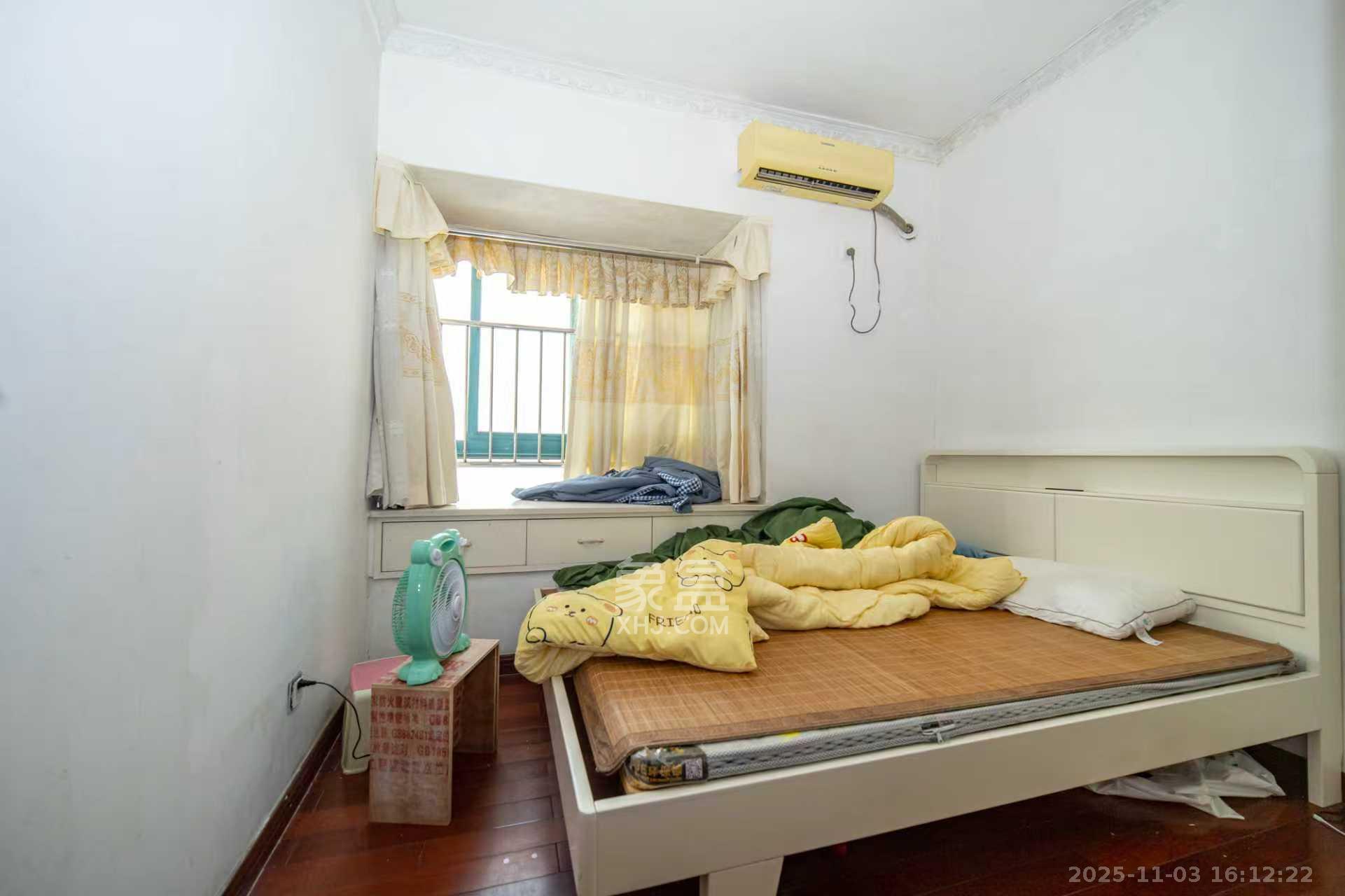 蝴蝶谷 1室2厅1卫 1600.0元/月 蝴蝶谷 1室2厅1卫 1600.0元/月室内图