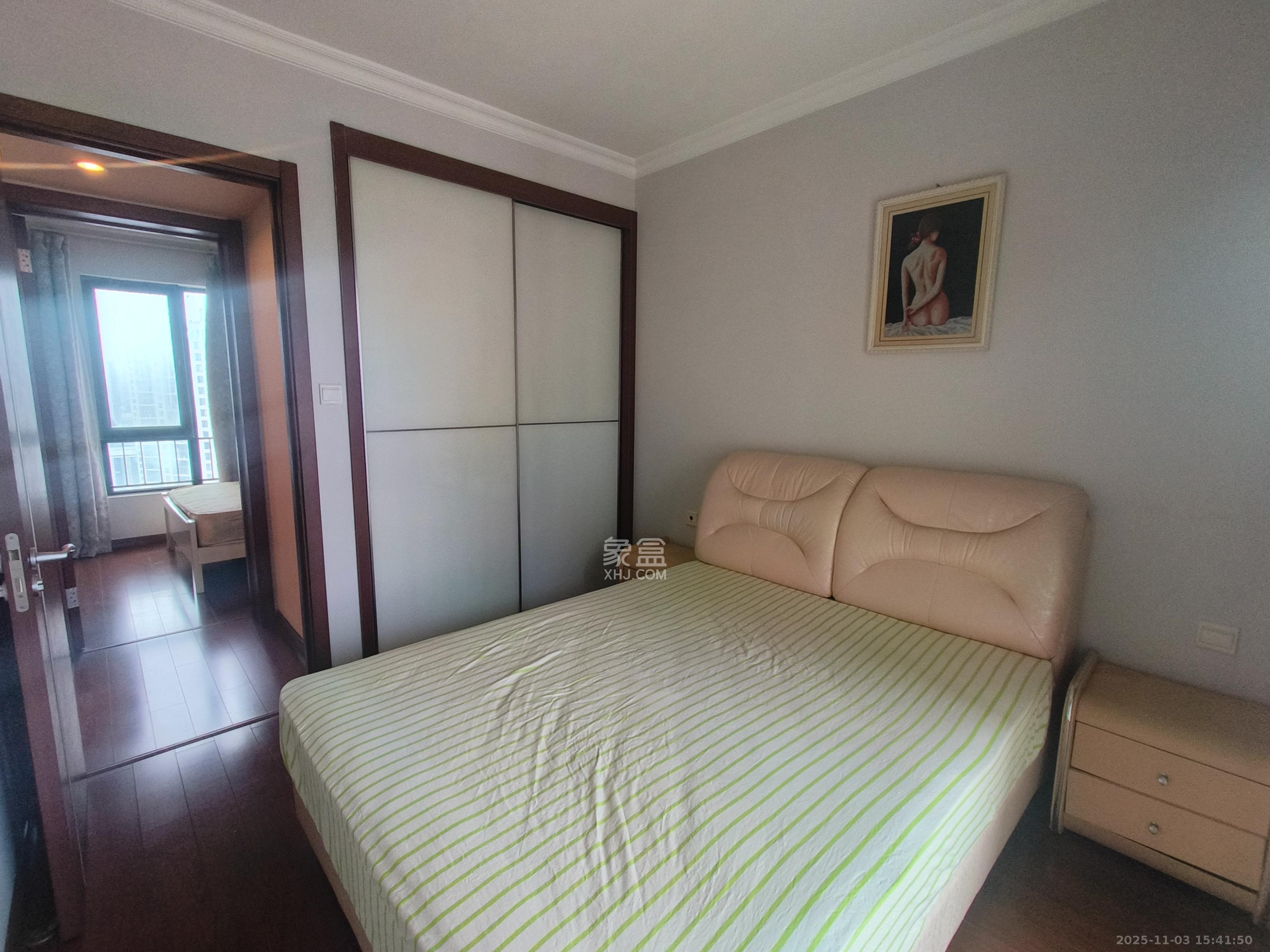 万科城  2室2厅1卫    2400.0元/月室内图