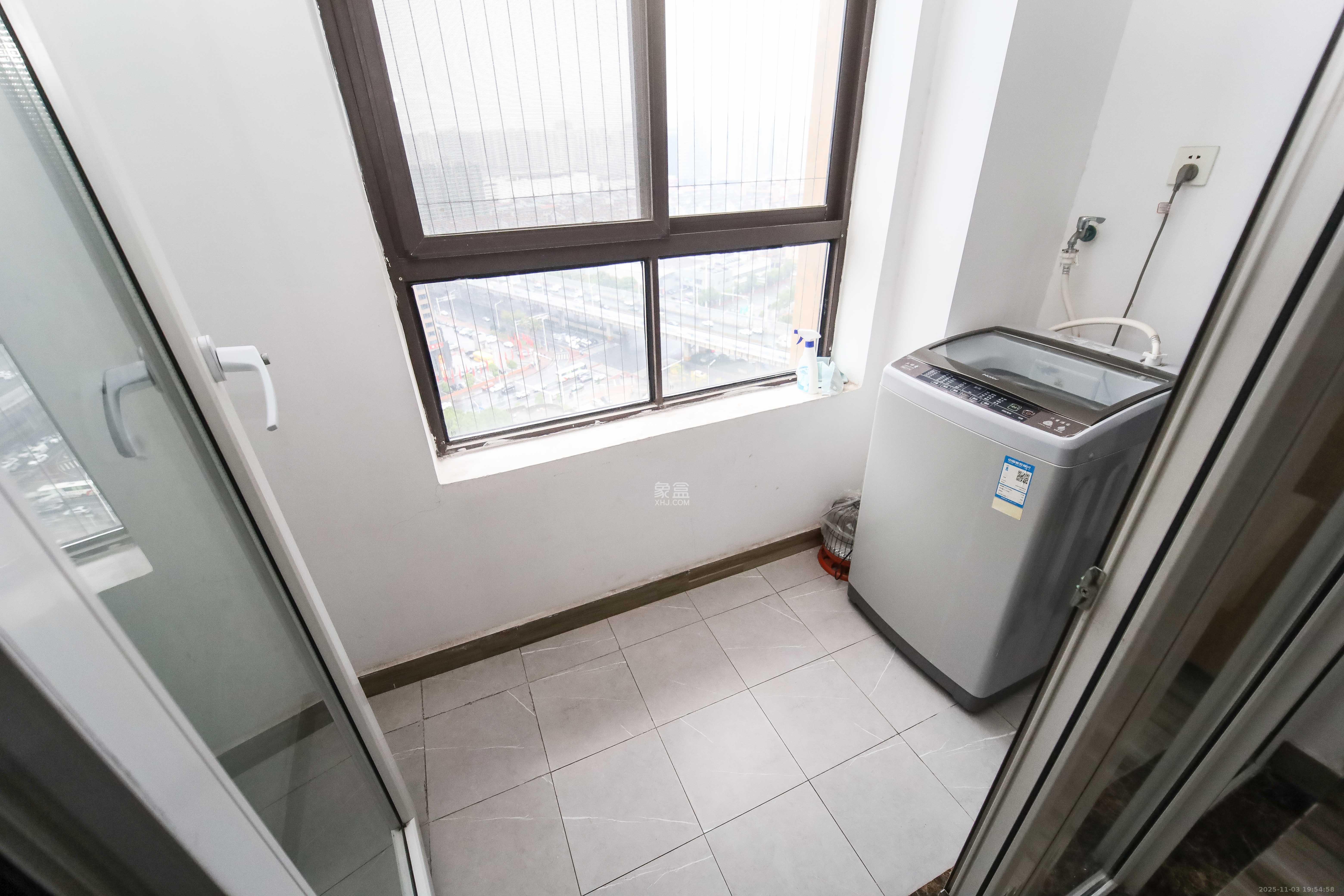 金地格林公馆  3室2厅1卫    88.0万阳台