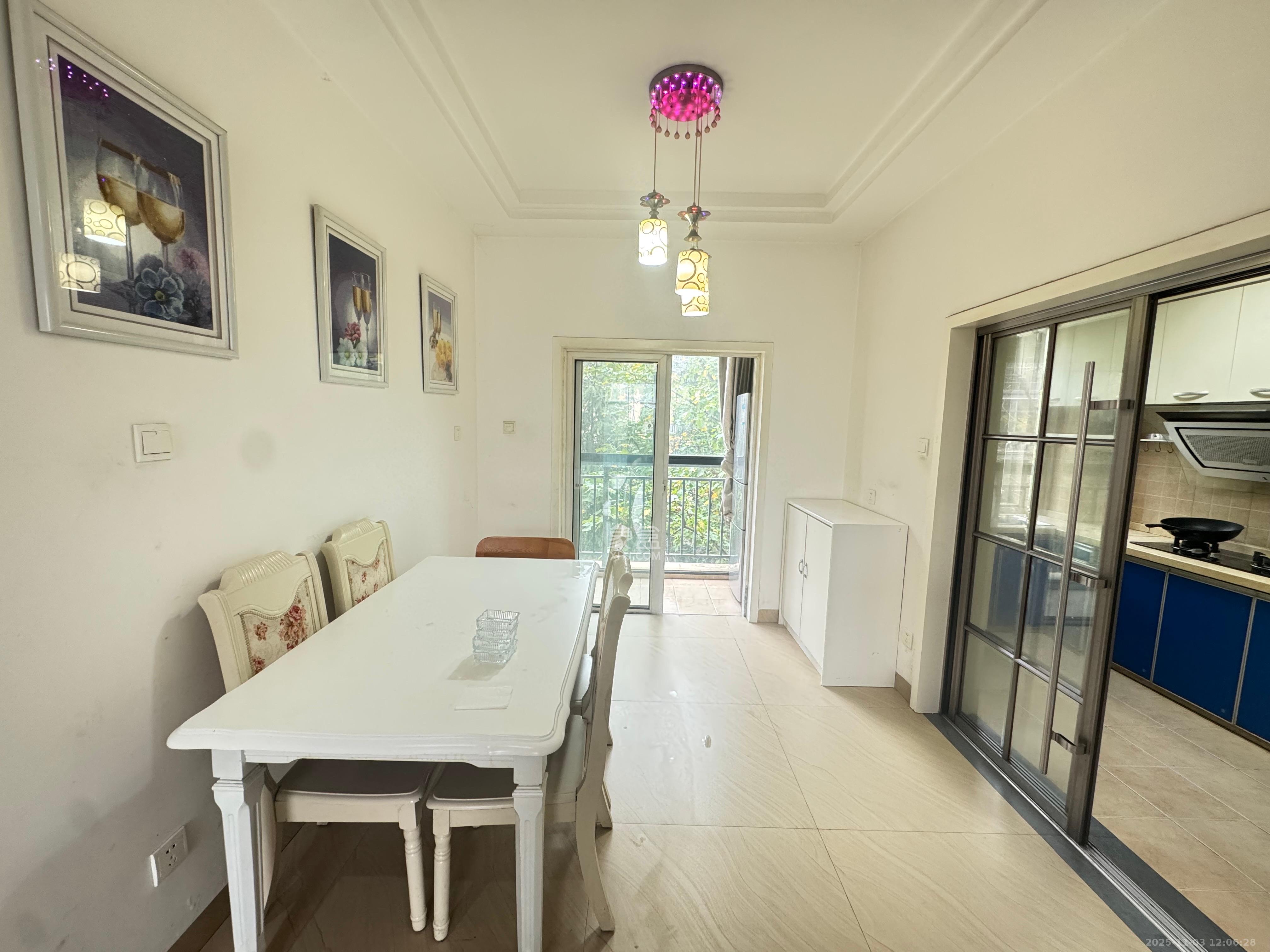 山水湾  3室2厅2卫    1800.0元/月室内图