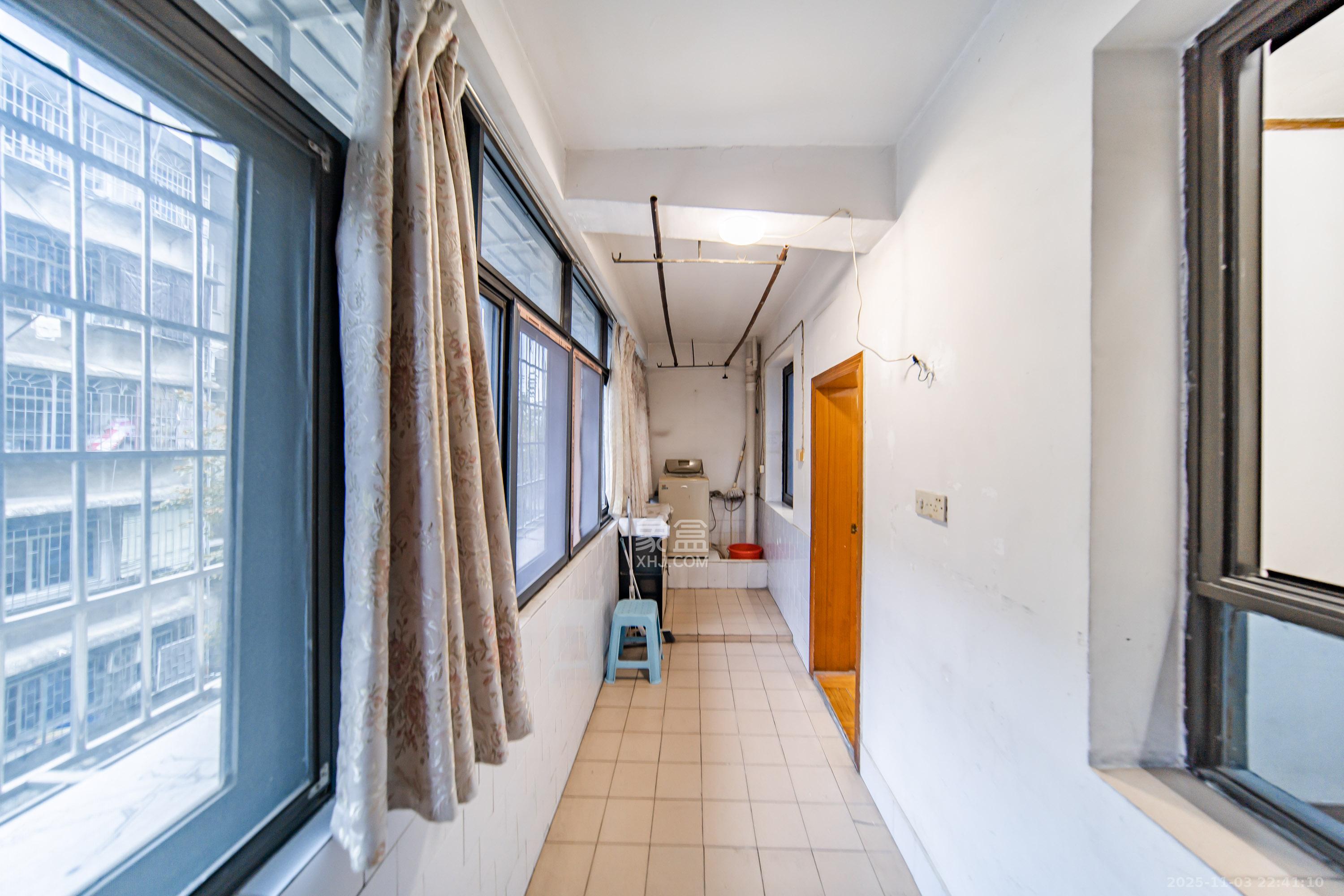 丝茅冲邮电二巷  1室1厅1卫    60.0万阳台