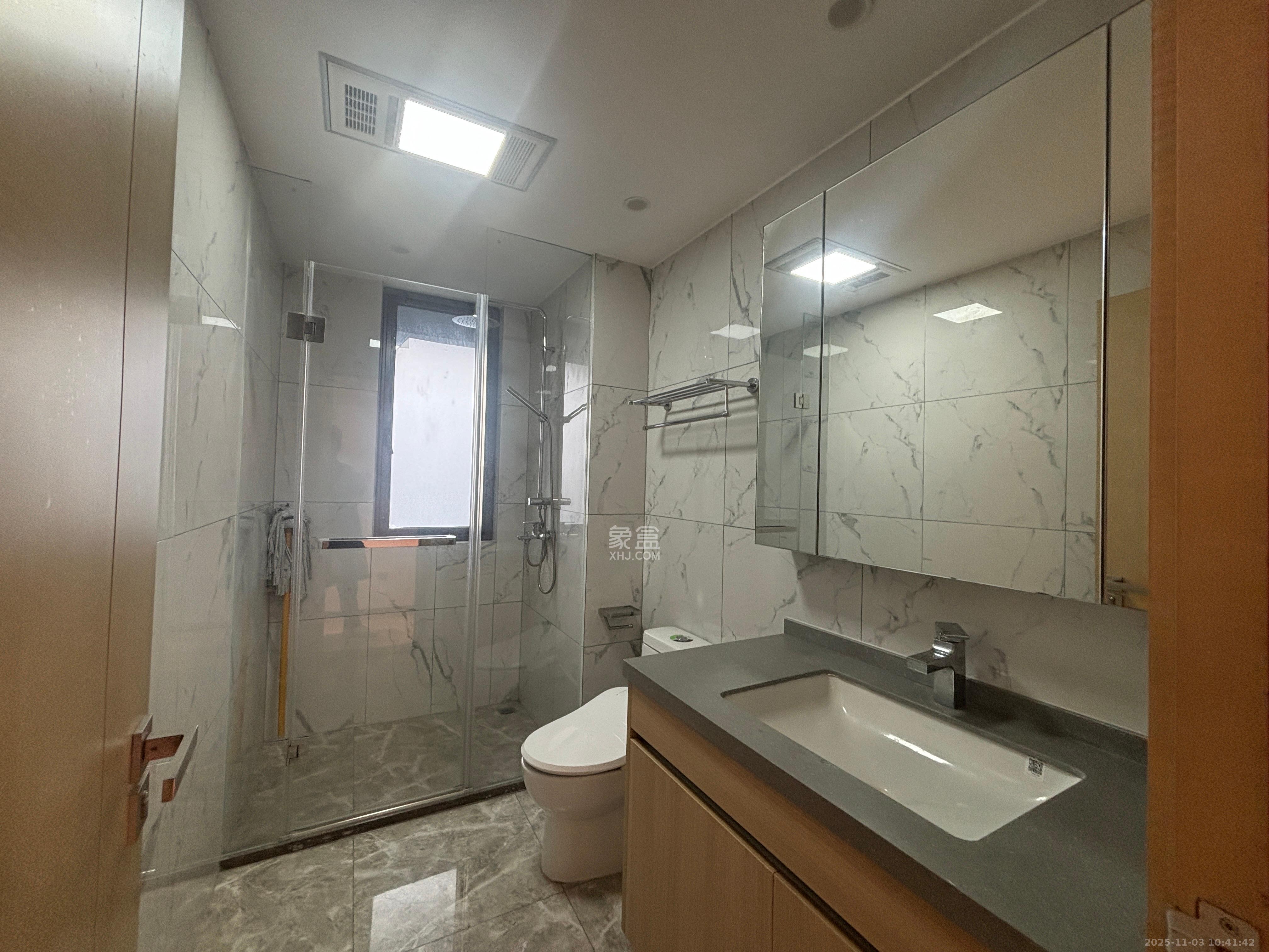 复地滨江金融中心 4室2厅1卫 4800.0元/月 复地滨江金融中心 4室2厅1卫 4800.0元/月室内图