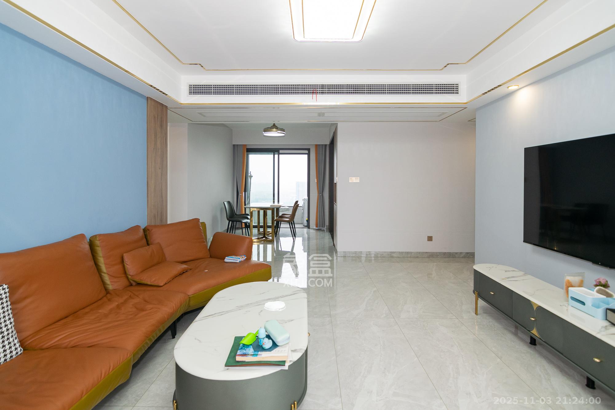 润和山水郡 4室2厅2卫 116.0万 润和山水郡 4室2厅2卫 116.0万客厅