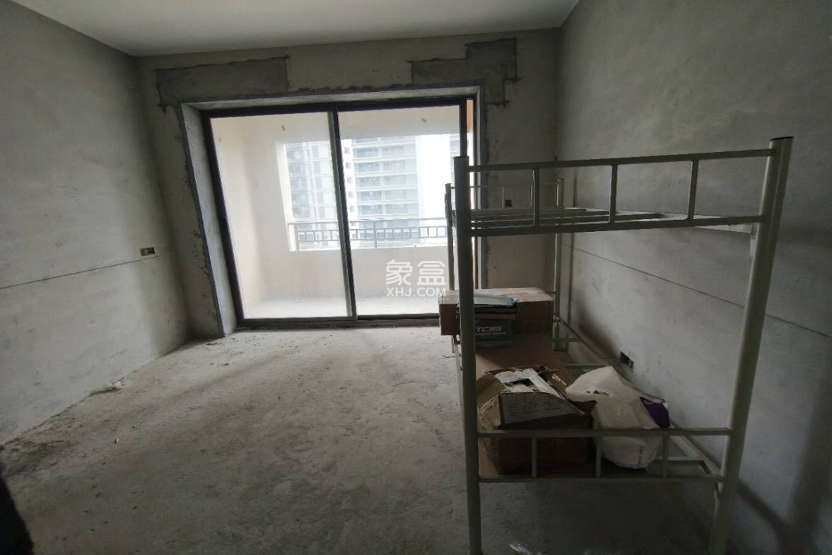 海航豪庭南苑 3室2厅2卫 300.0万 海航豪庭南苑 3室2厅2卫 300.0万客厅