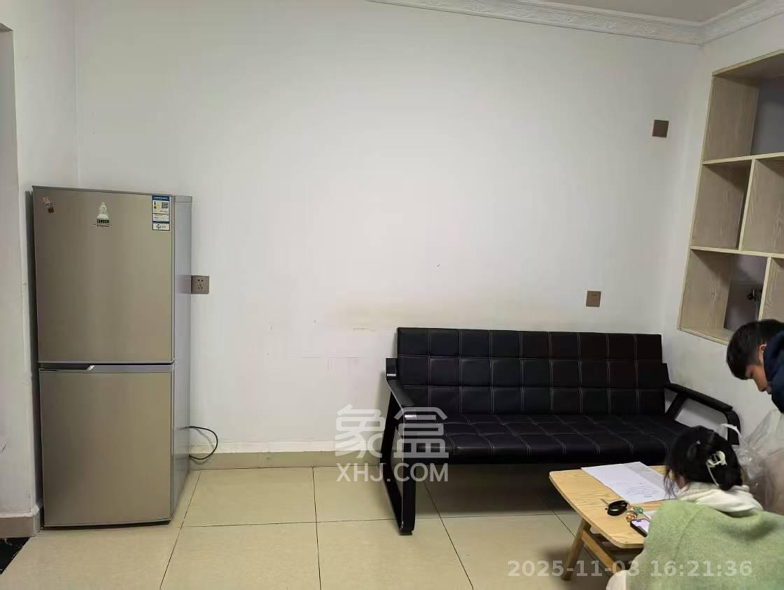 古堆山巷住宅区南湖路宿舍329号  1室1厅1卫    1400.0元/月室内图