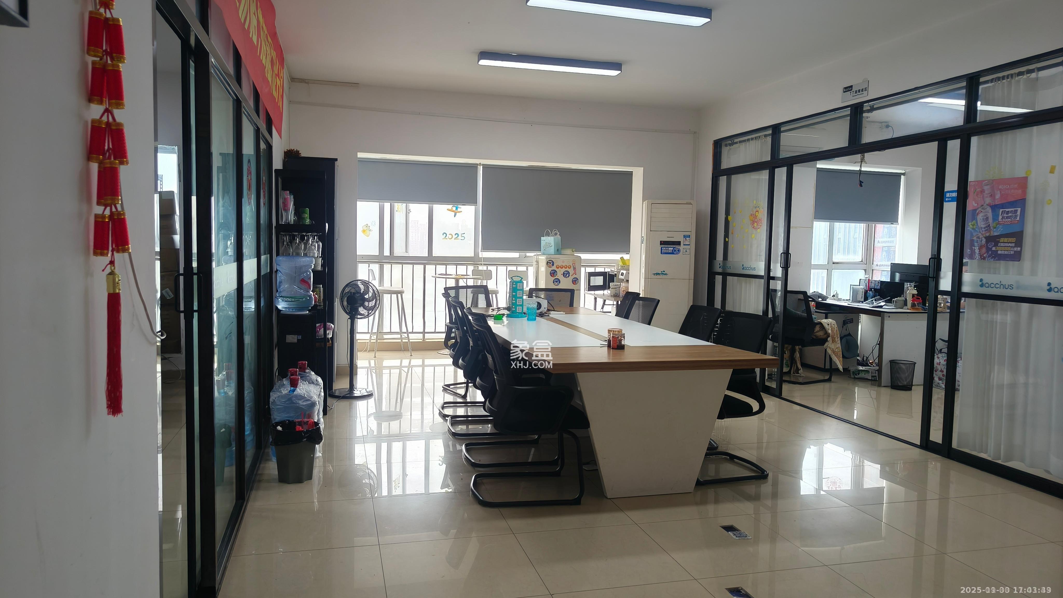 左岸右岸 4室1厅1卫 4999.0元/月 左岸右岸 4室1厅1卫 4999.0元/月室内图