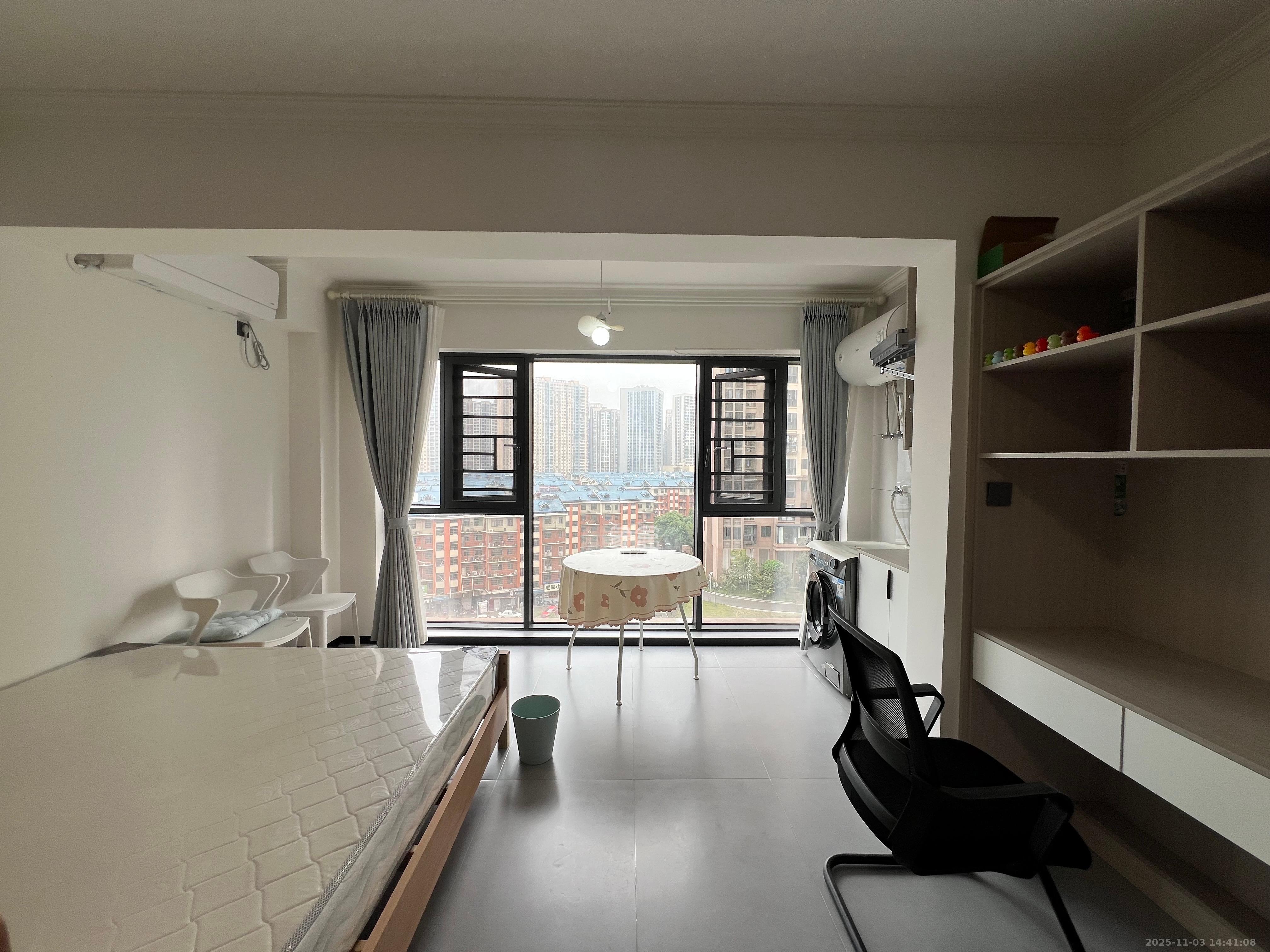 云和华府  1室1厅1卫    1600.0元/月室内图1