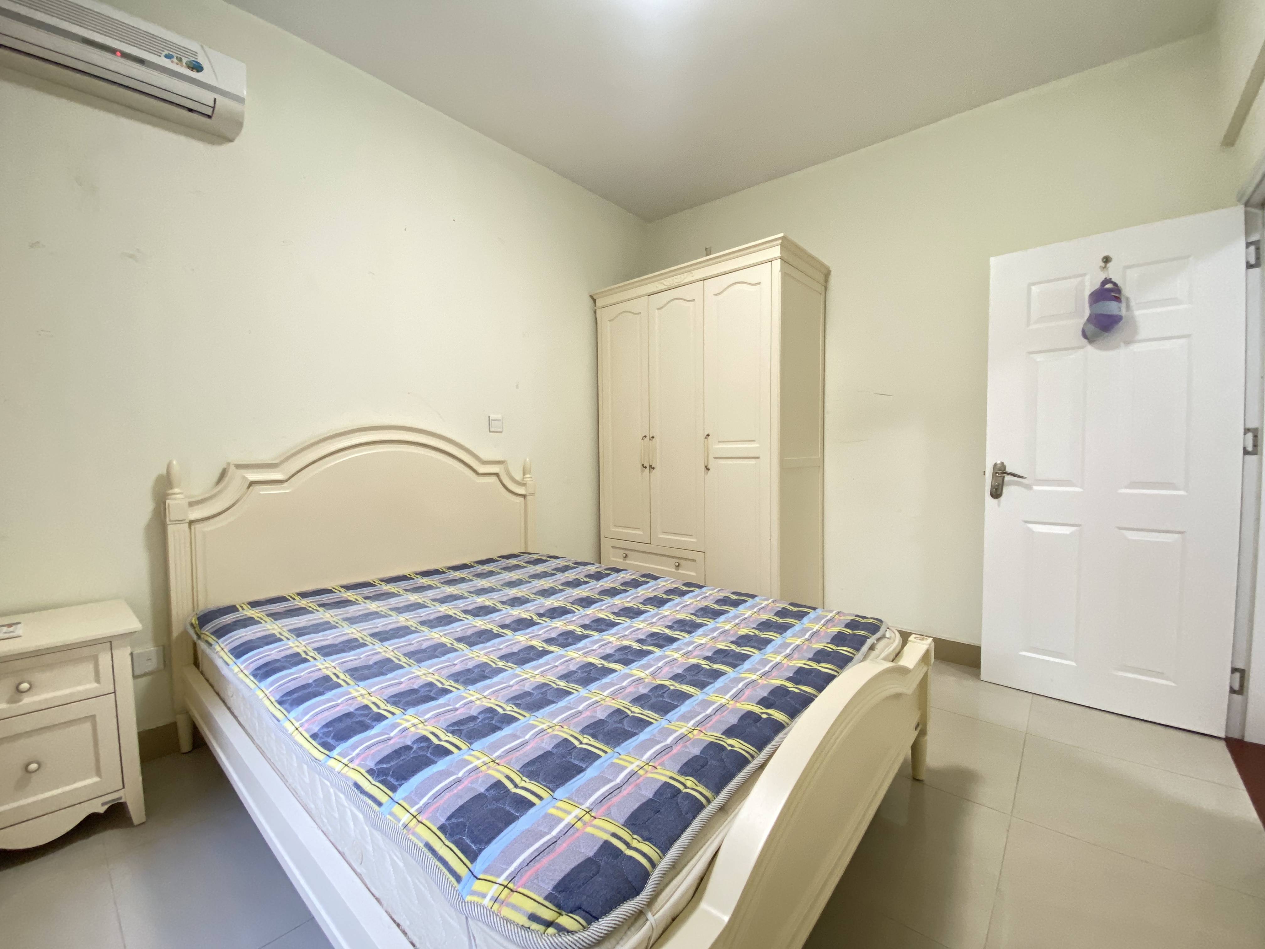 湖畔人家  1室1厅1卫    2100.0元/月室内图