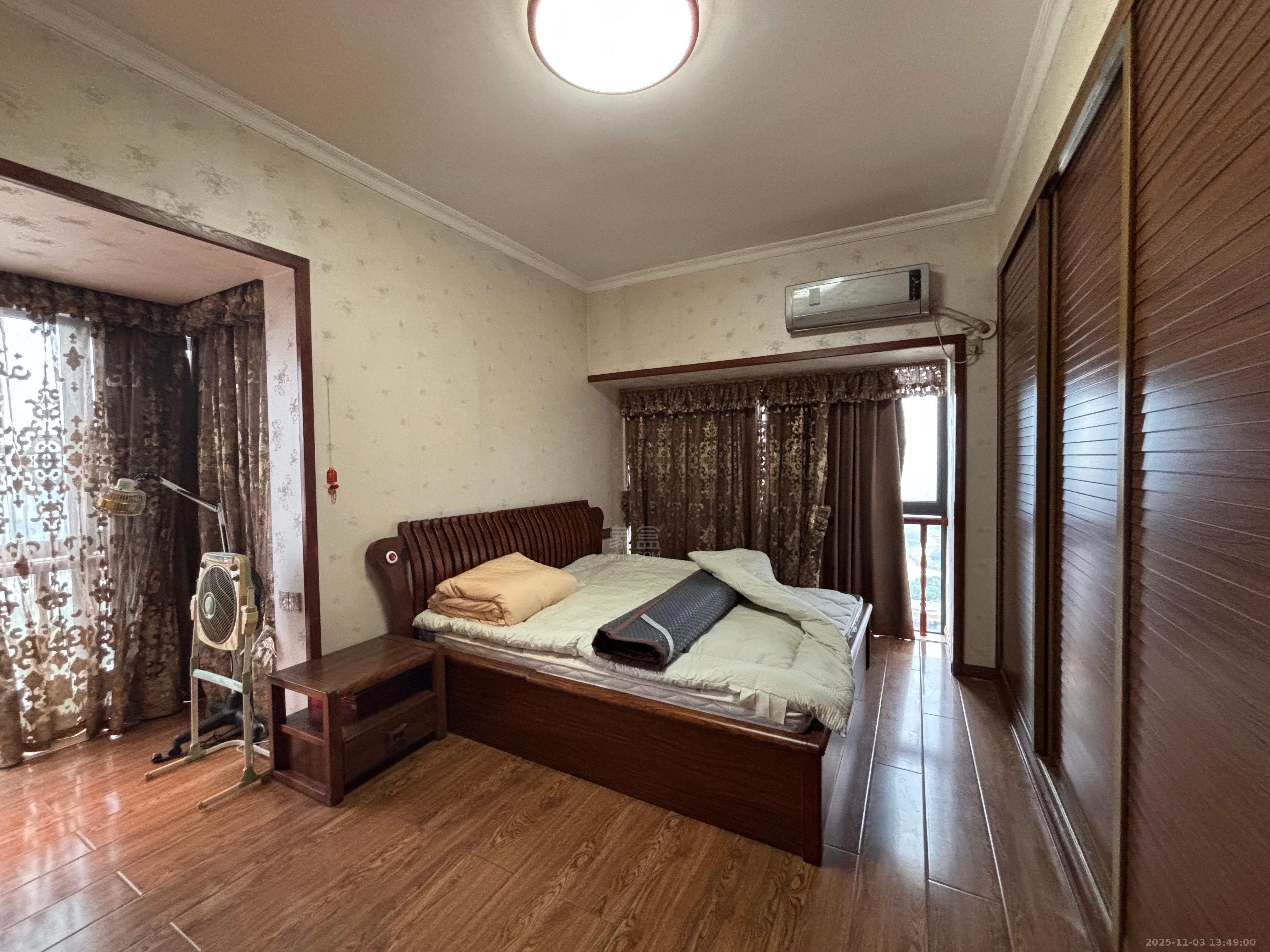 流金岁月-华晨国际  3室2厅2卫    2600.0元/月室内图